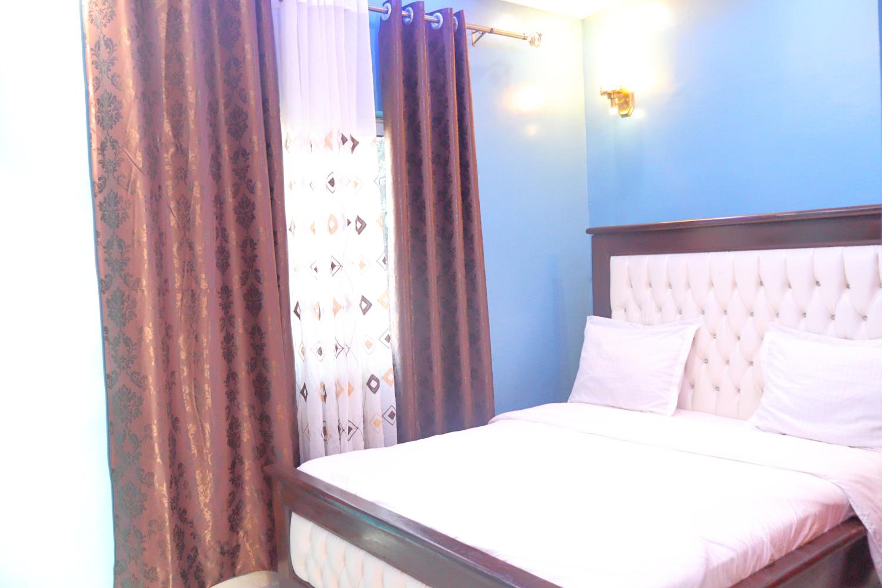 Primeshare Luxury apart with swimming pool, parking, playground and restaurant