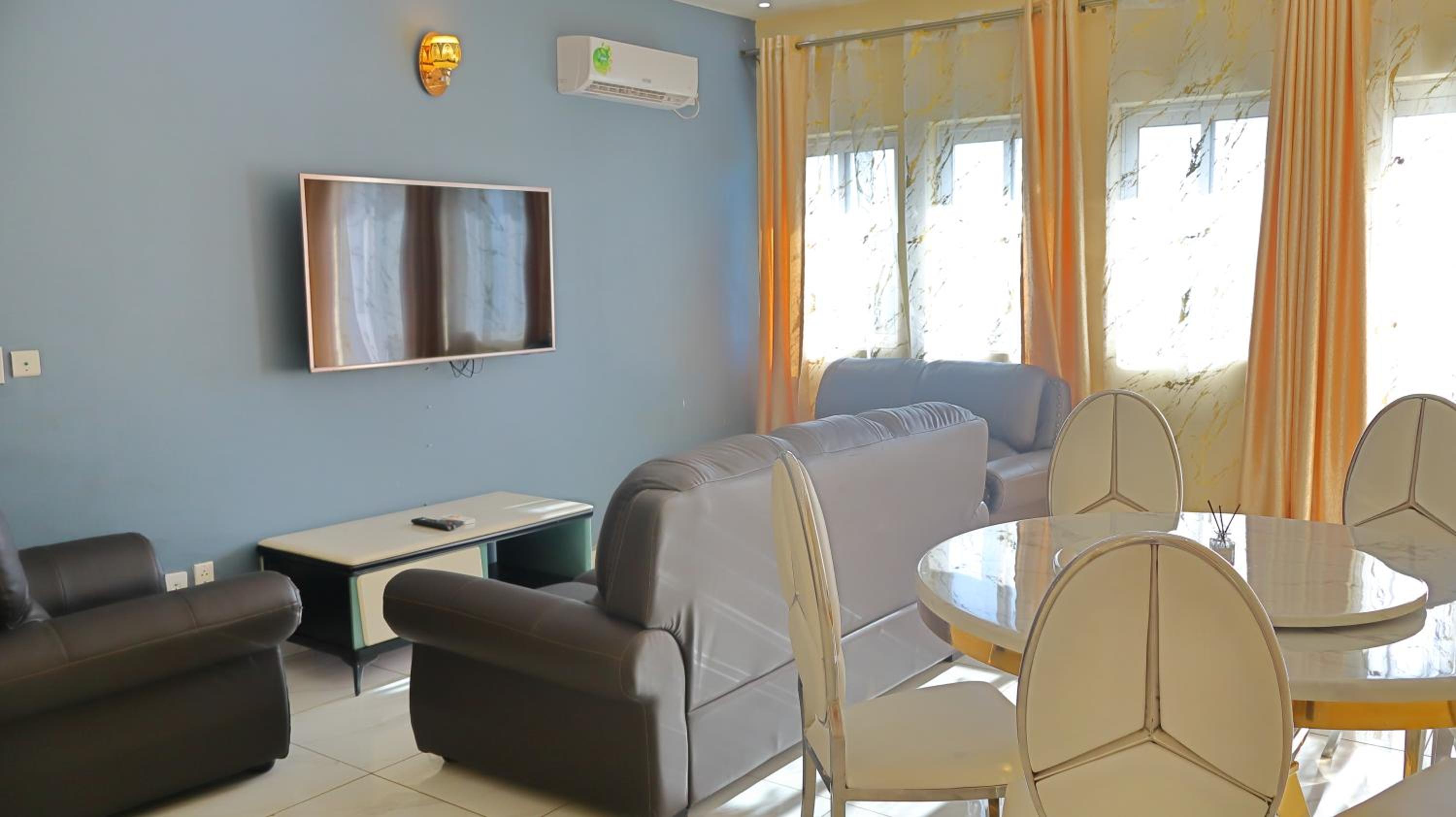 Primeshare Luxury apart with swimming pool, parking, playground and restaurant