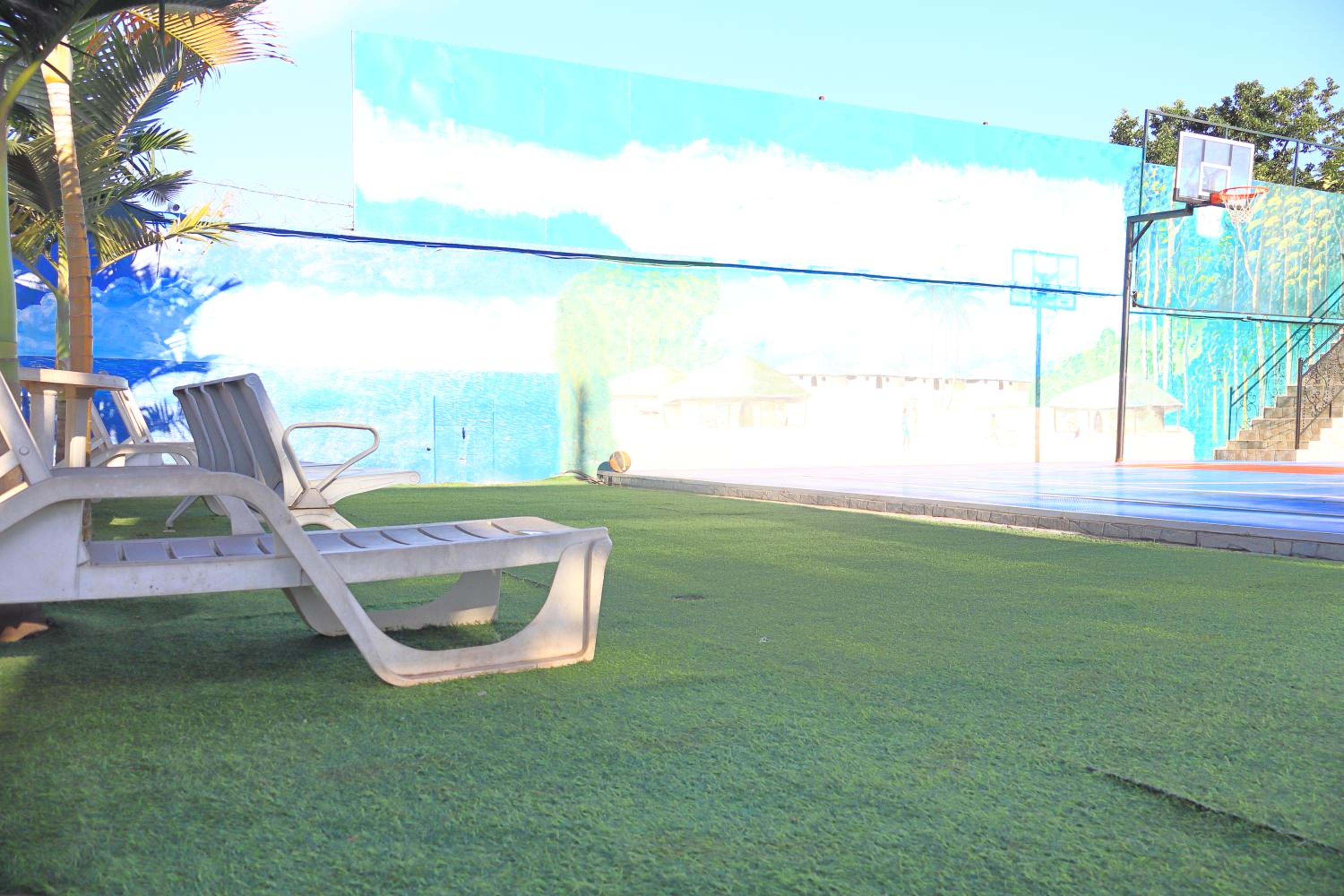 Primeshare Luxury apart with swimming pool, parking, playground and restaurant
