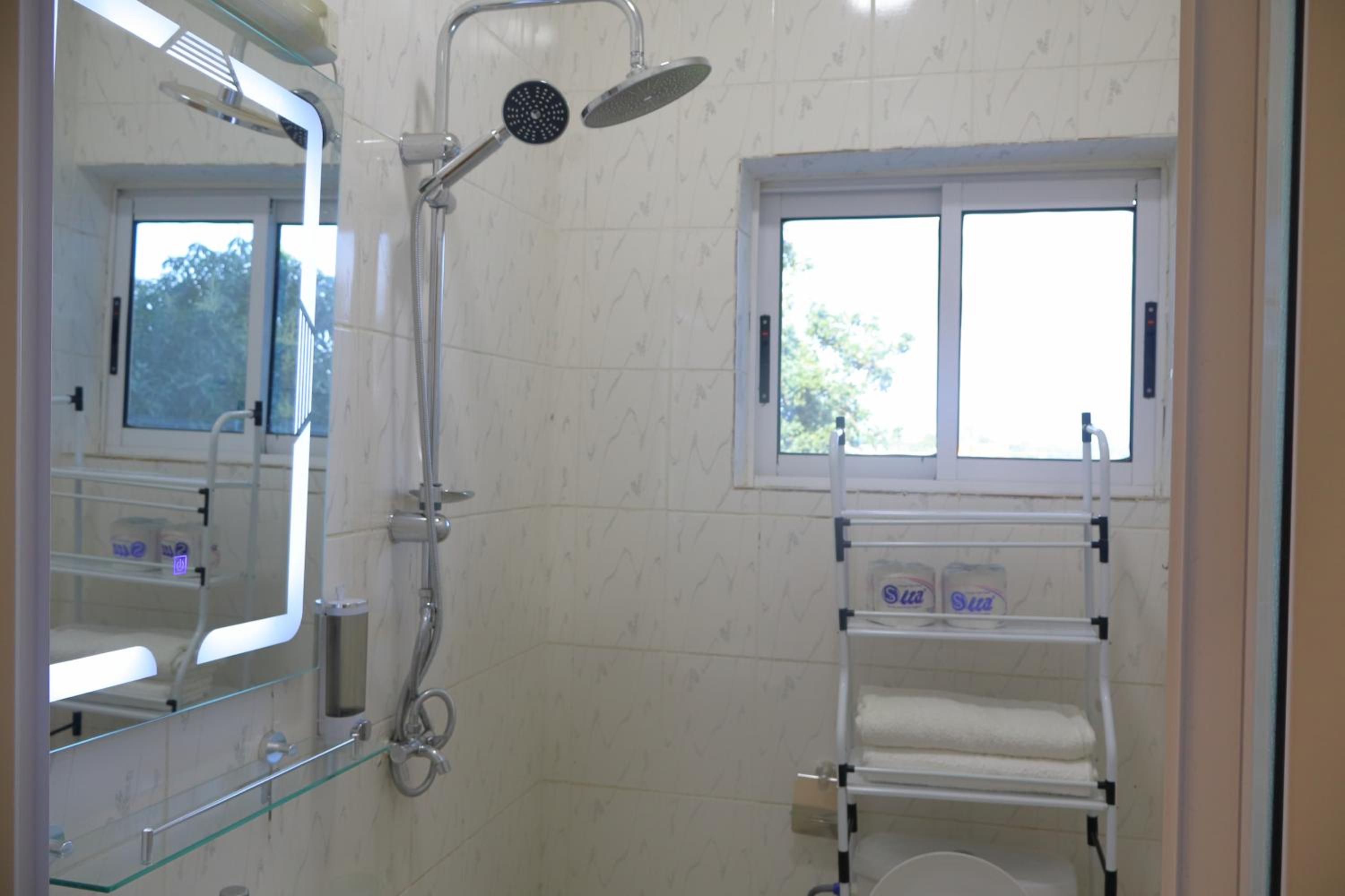 Primeshare Luxury apart with swimming pool, parking, playground and restaurant