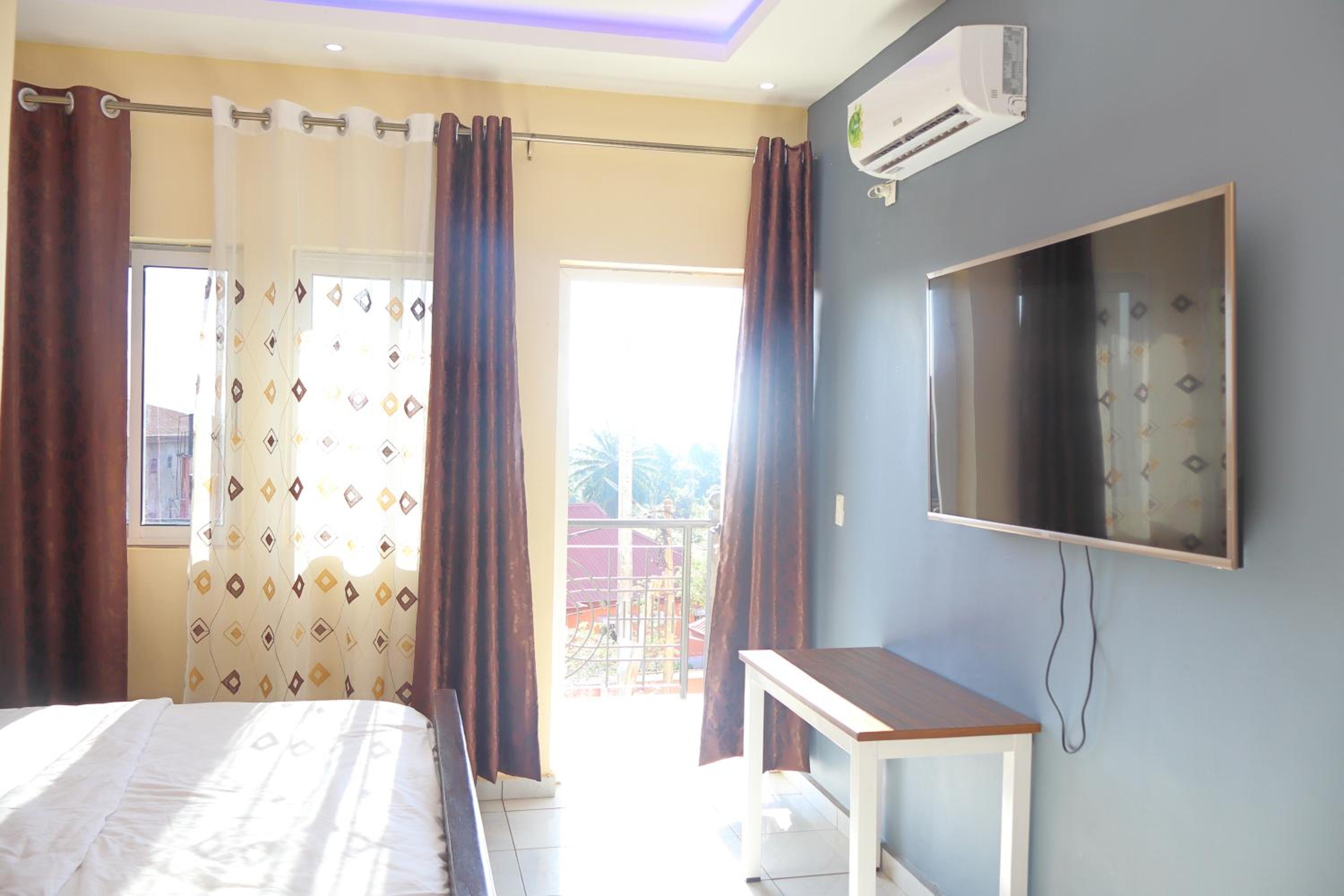 Primeshare Luxury apart with swimming pool, parking, playground and restaurant