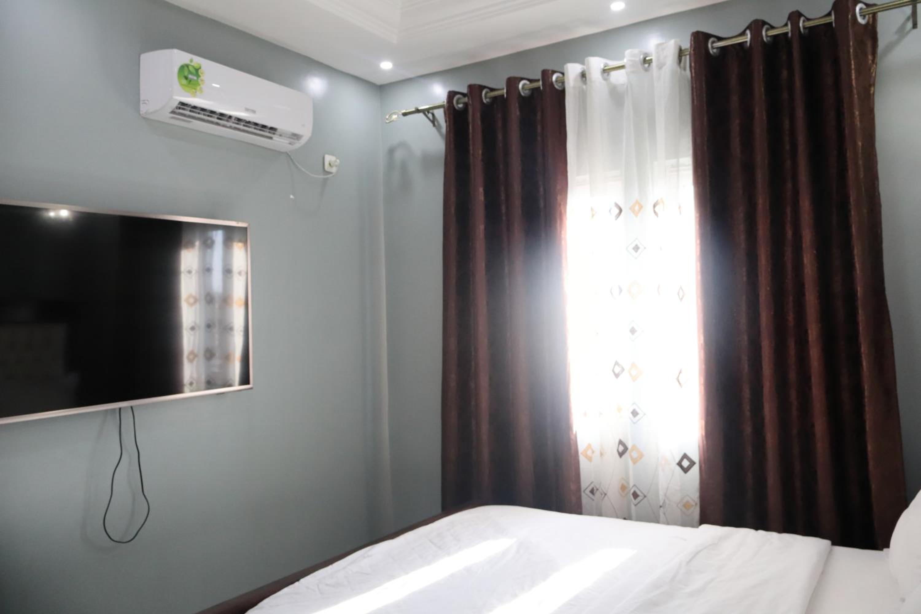 Primeshare Luxury apart with swimming pool, parking, playground and restaurant