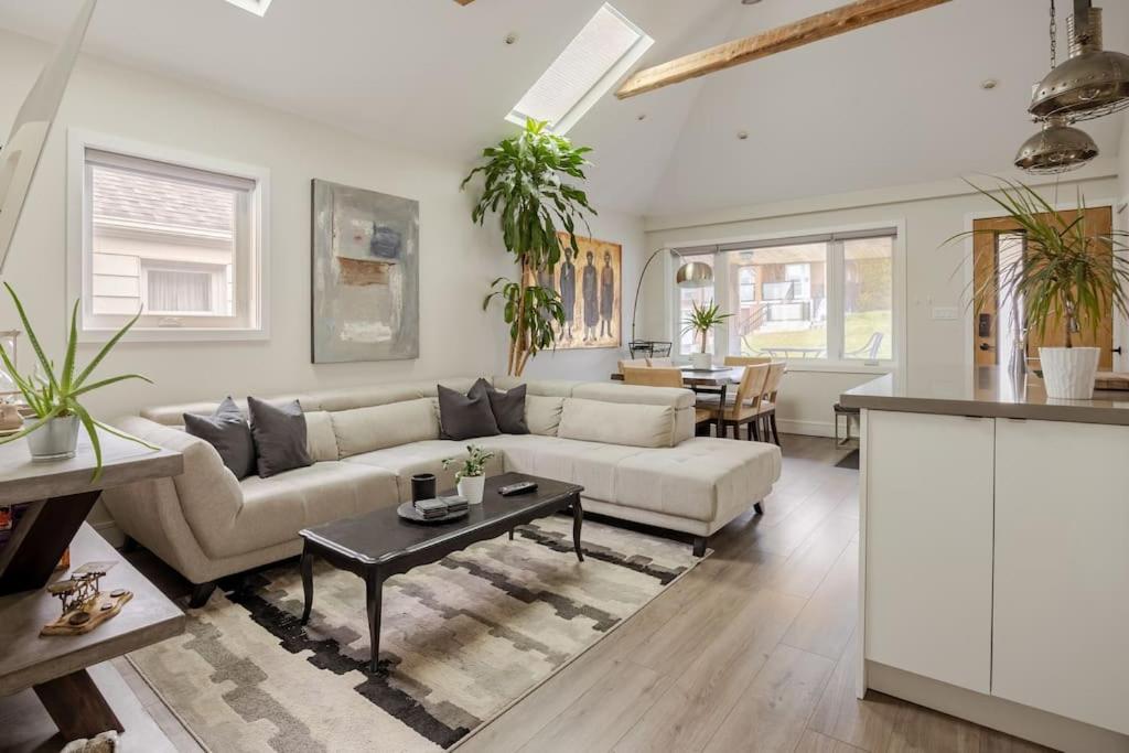 Lonborough Ave Upstairs