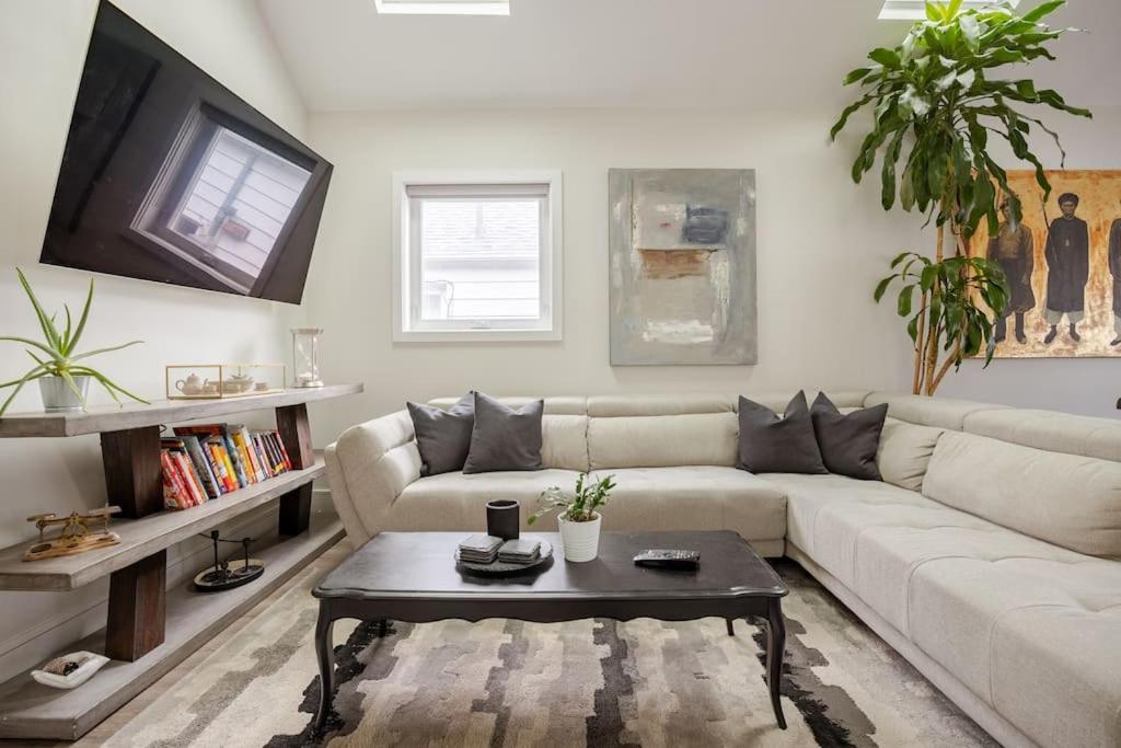 Lonborough Ave Upstairs