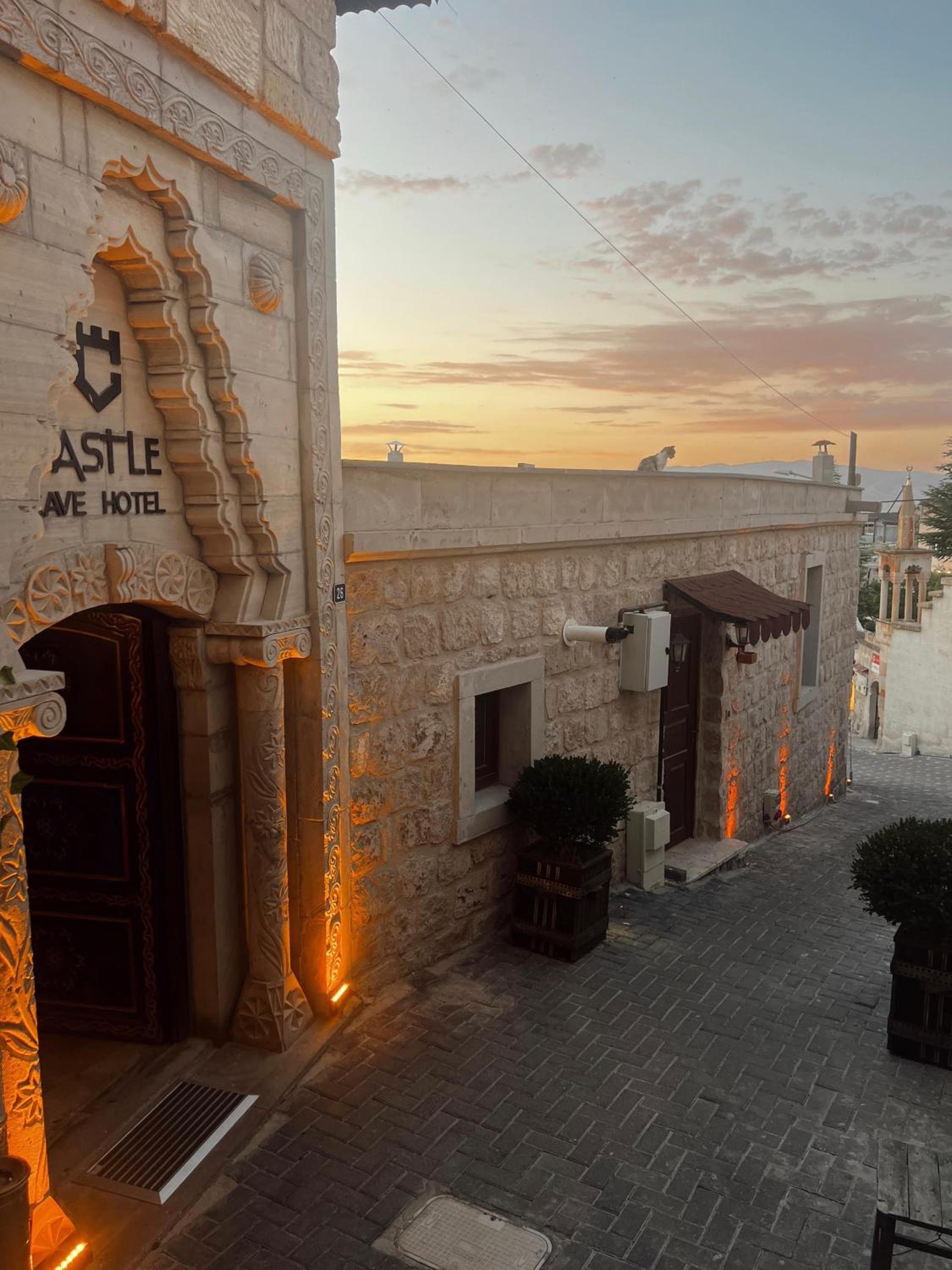 Castle Cave Hotel - Image 36