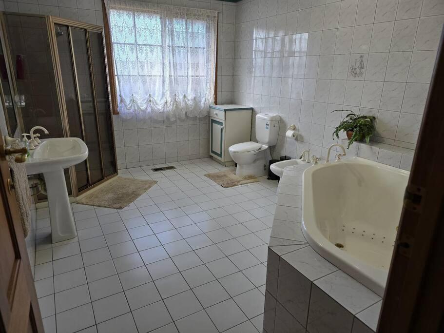 Serene Escape in Altona Meadows