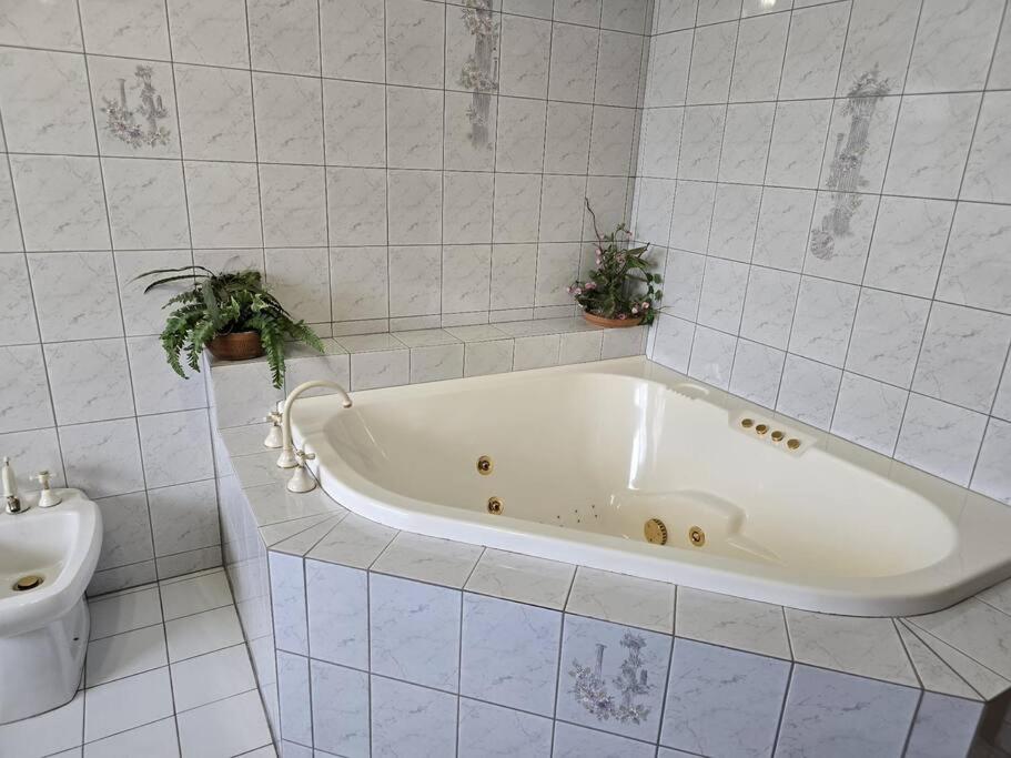 Serene Escape in Altona Meadows