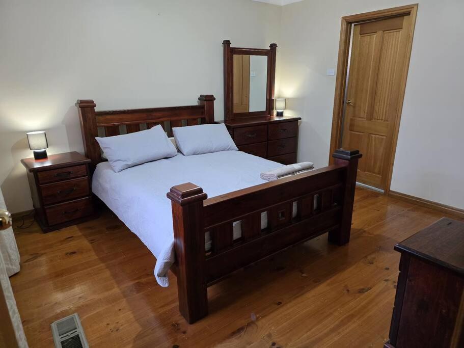 Serene Escape in Altona Meadows