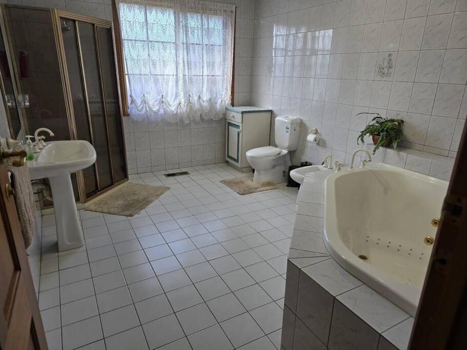 Serene Escape in Altona Meadows