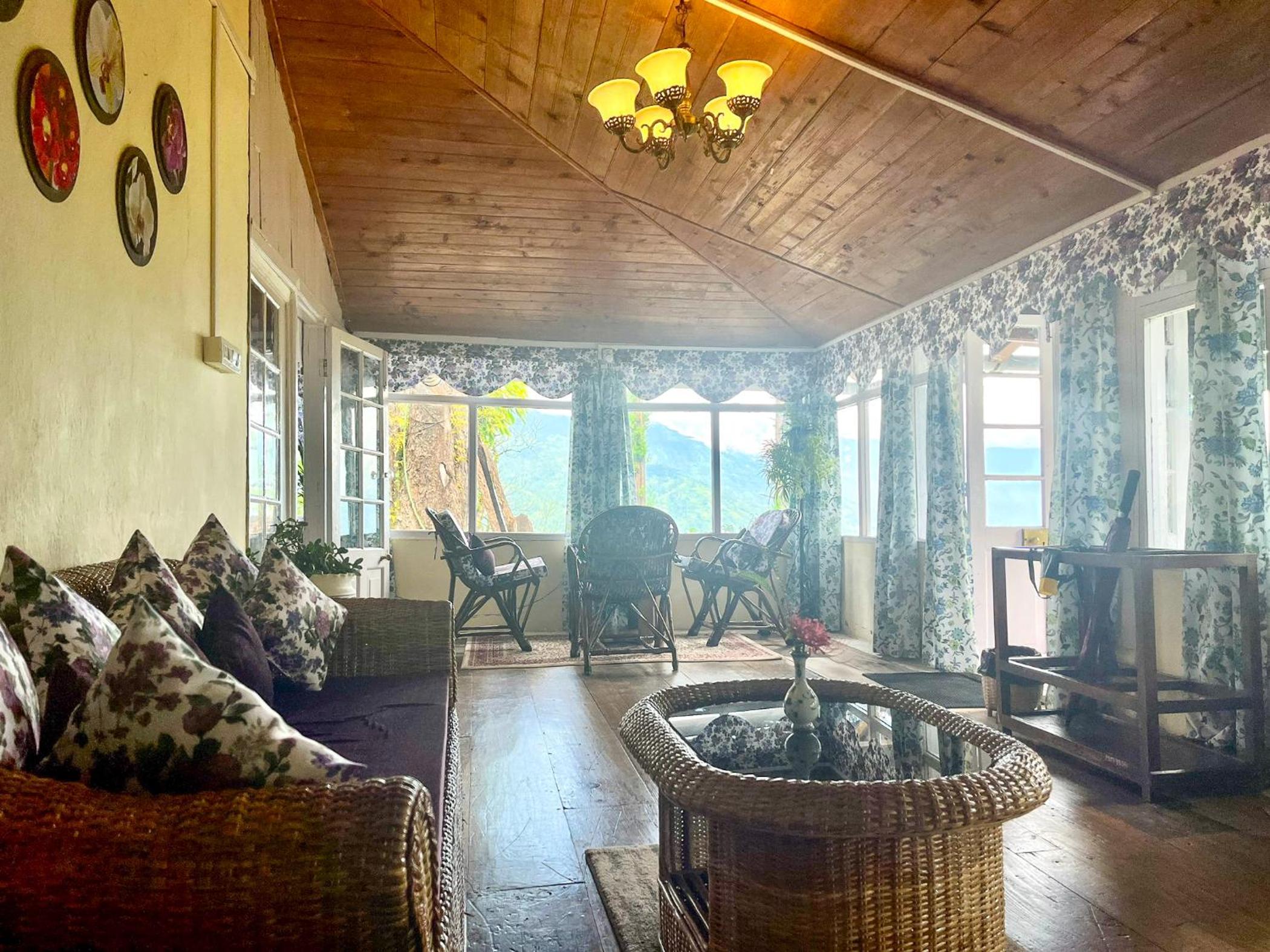 Yule Tea Retreat, Darjeeling view 4