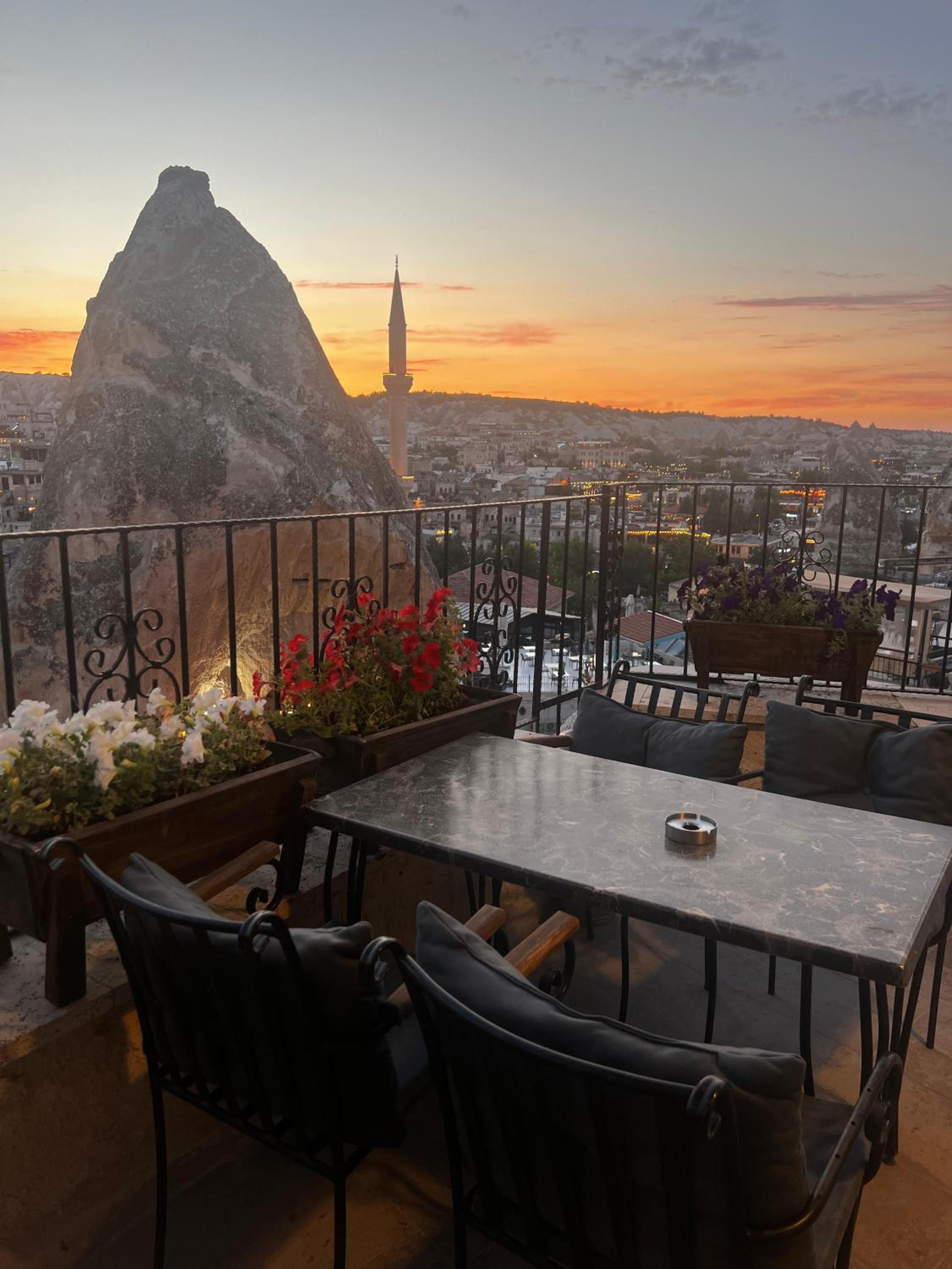 Castle Cave Hotel - Image 39