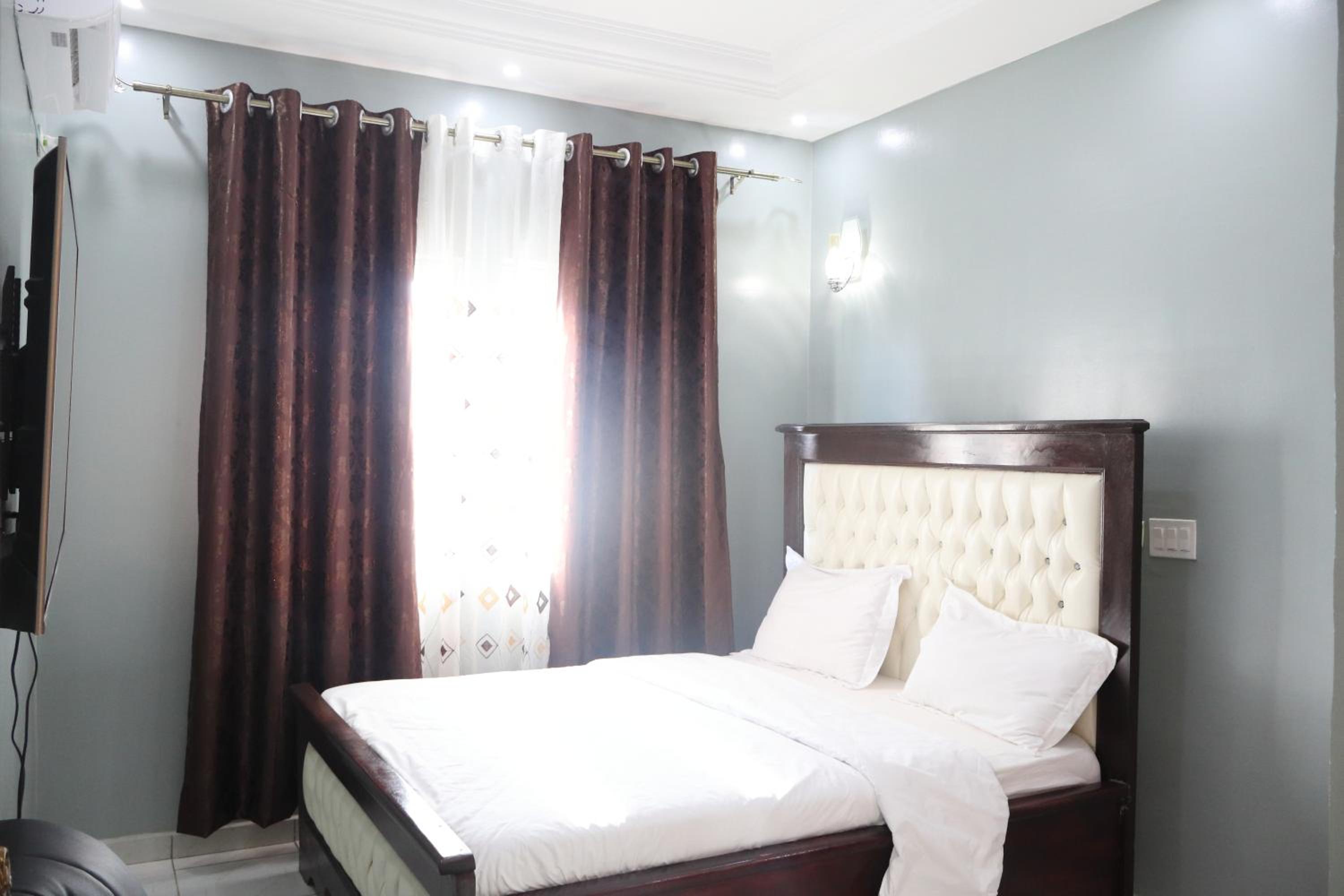 Primeshare Luxury apart with swimming pool, parking, playground and restaurant