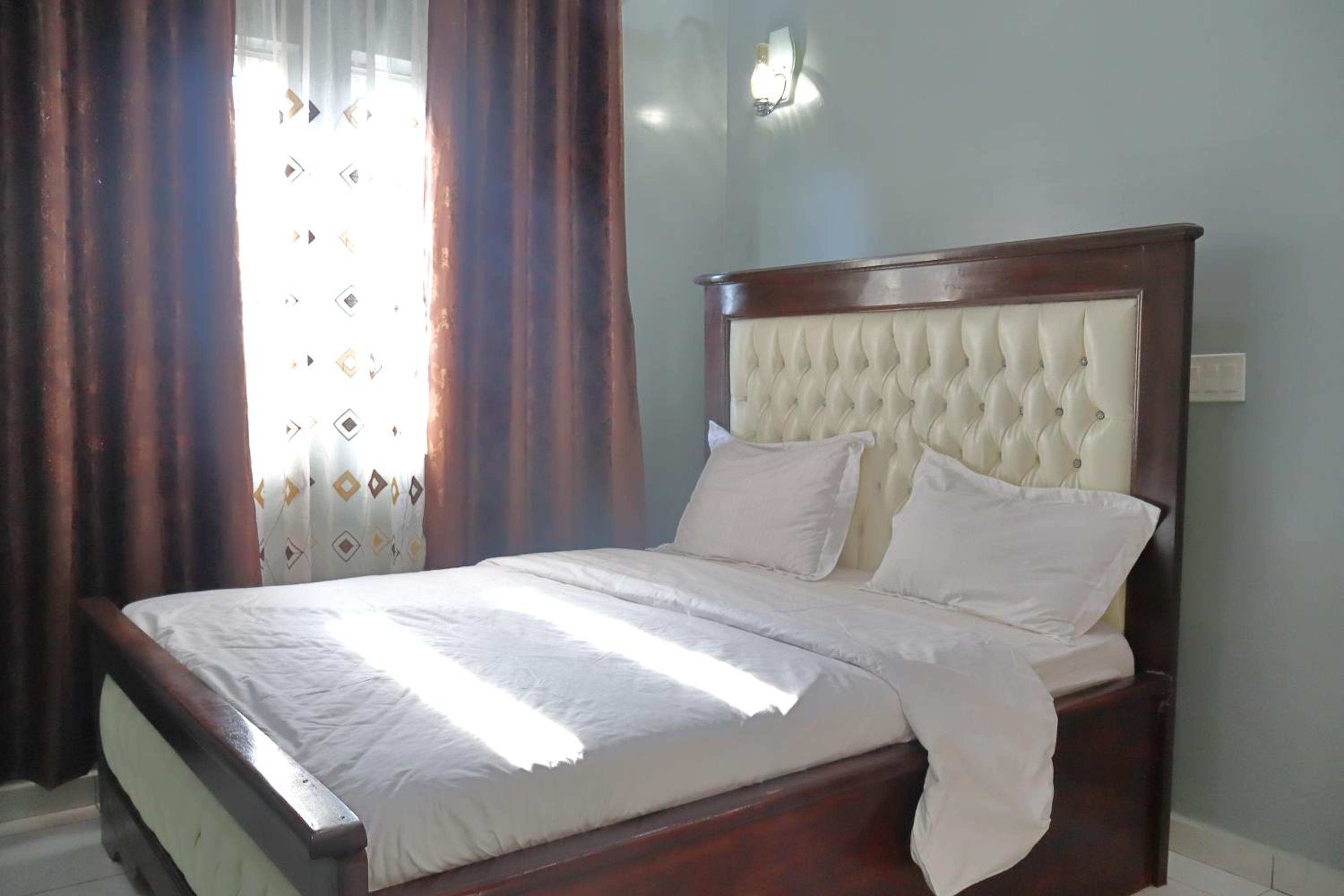 Primeshare Luxury apart with swimming pool, parking, playground and restaurant
