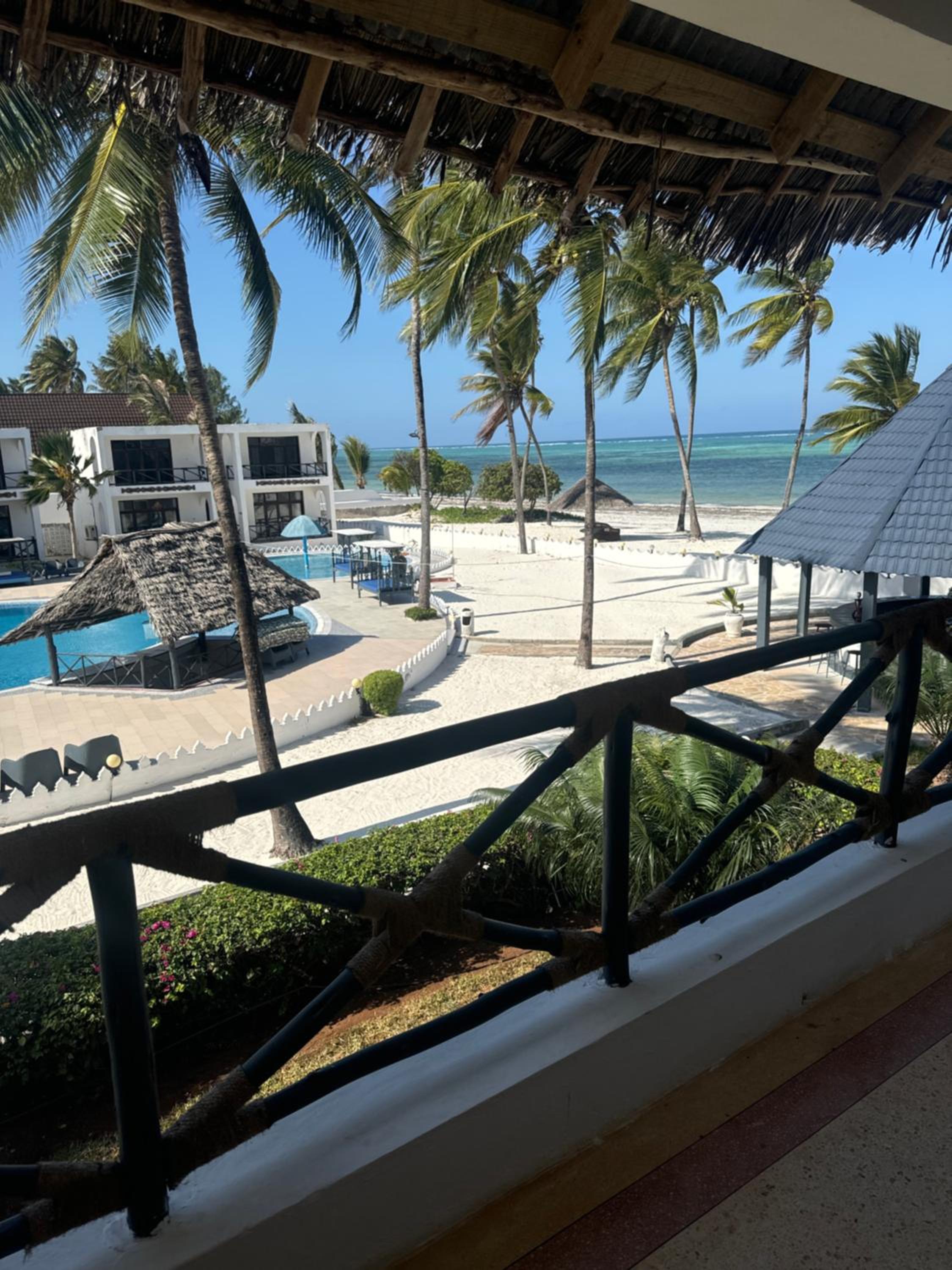 Zanzinite Beach Spa Hotel view 3