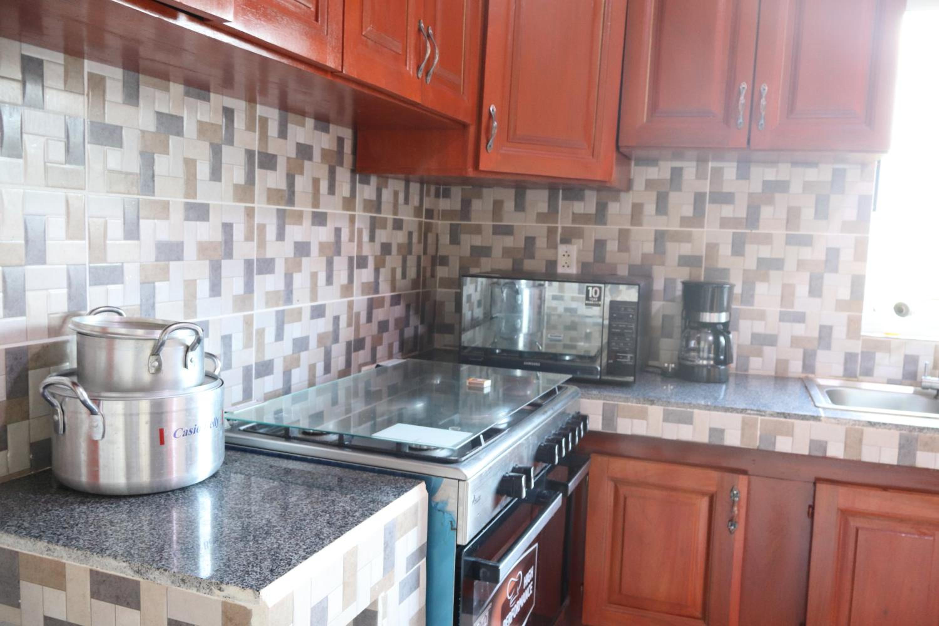 Primeshare Luxury apart with swimming pool, parking, playground and restaurant