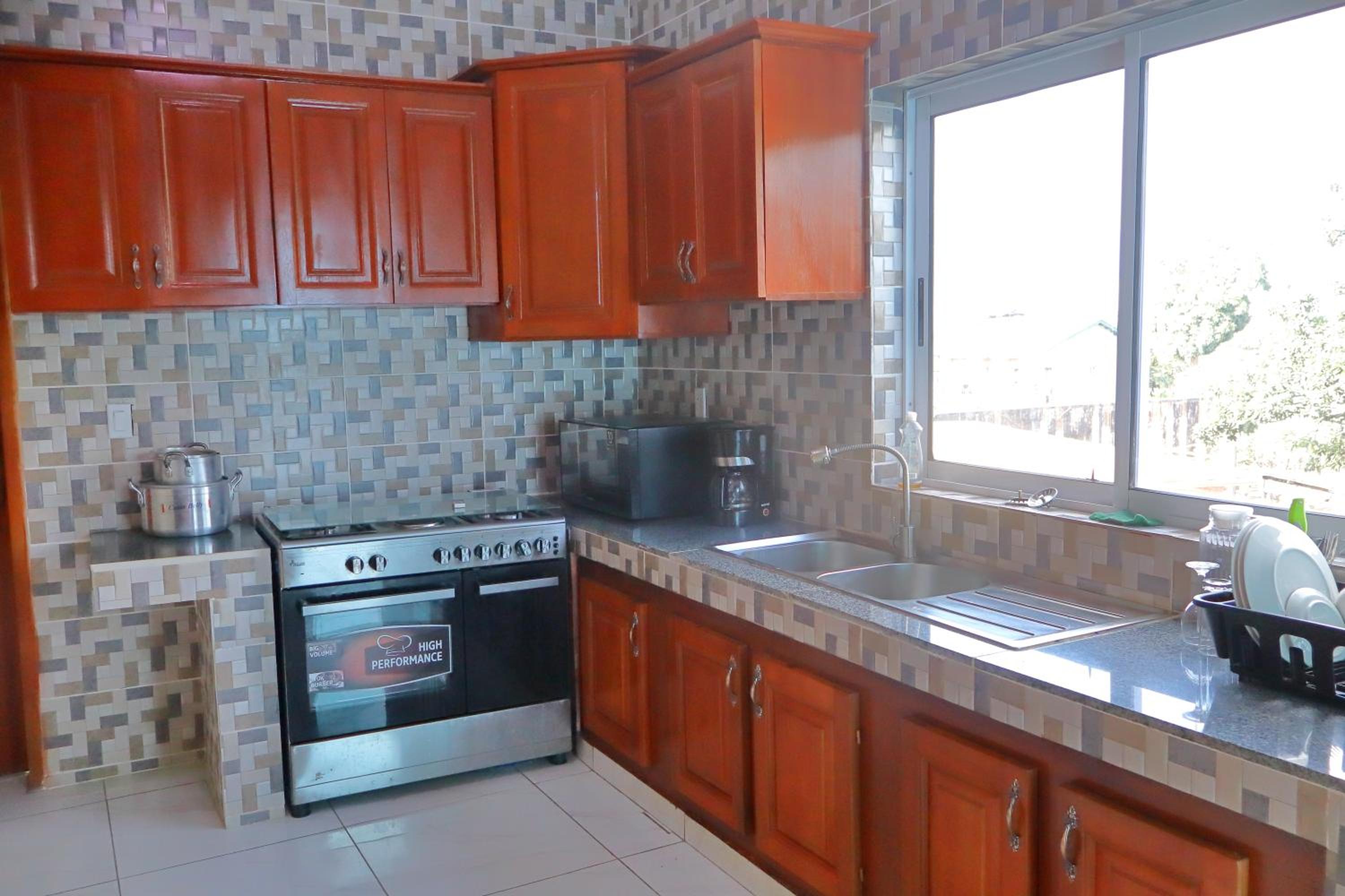 Primeshare Luxury apart with swimming pool, parking, playground and restaurant