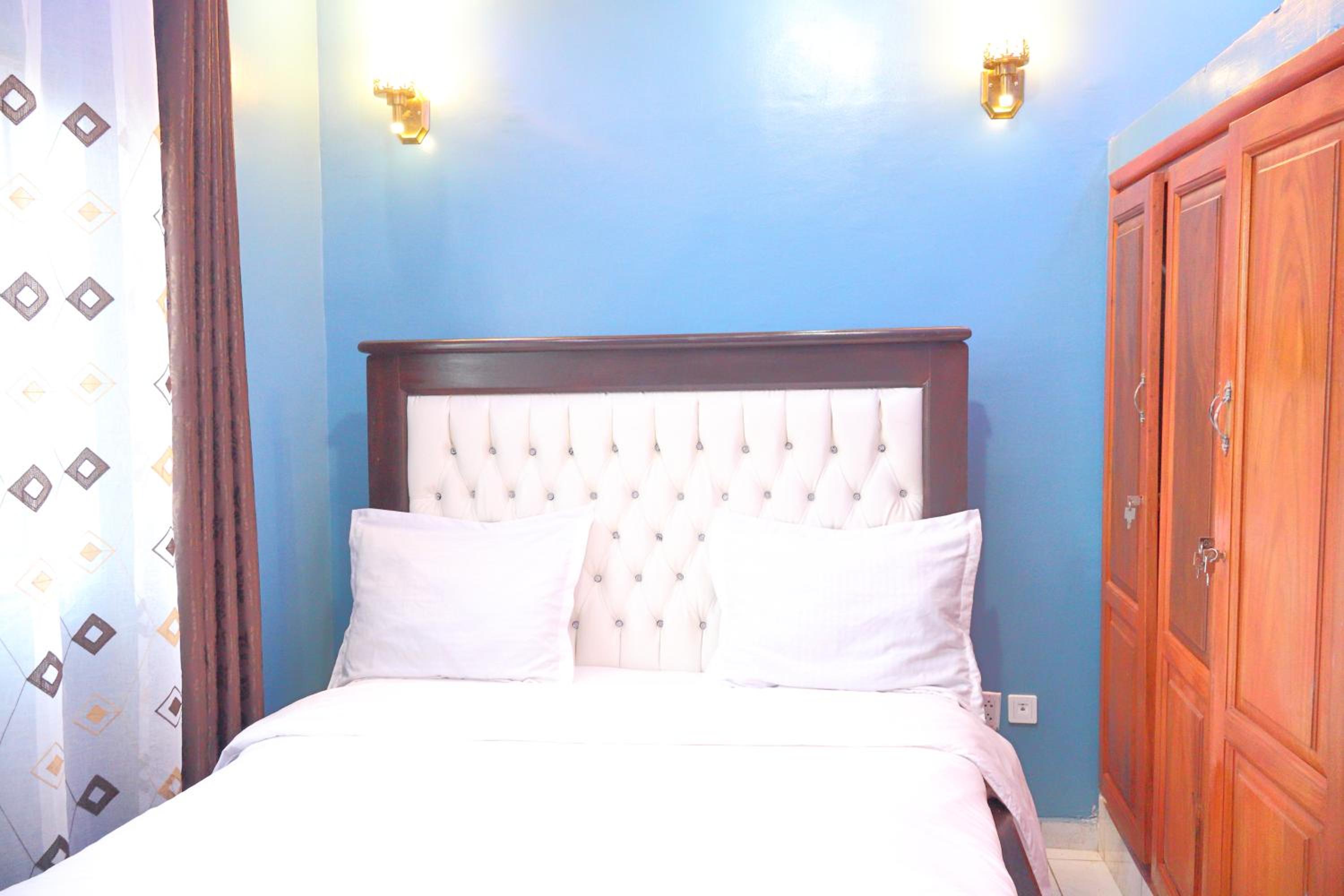 Primeshare Luxury apart with swimming pool, parking, playground and restaurant