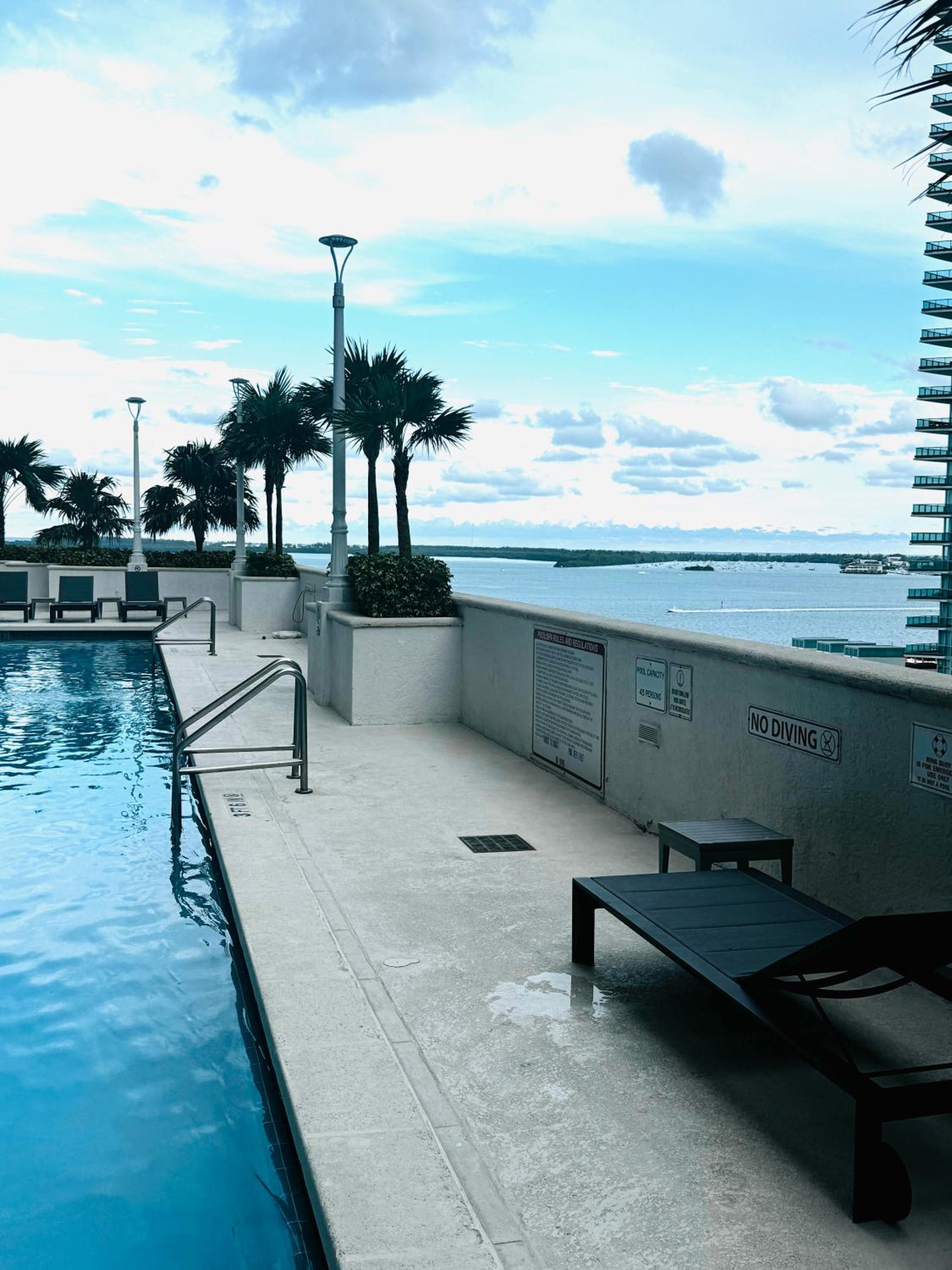 Luxury 36th Floor Suite, 2 Bedrooms & 3 Beds, 1 King, 1 Queen, Balcony w Sea View, Free Parking