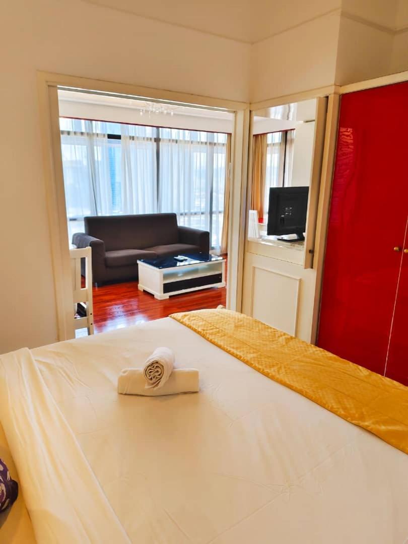 Global tourism services suite at times square