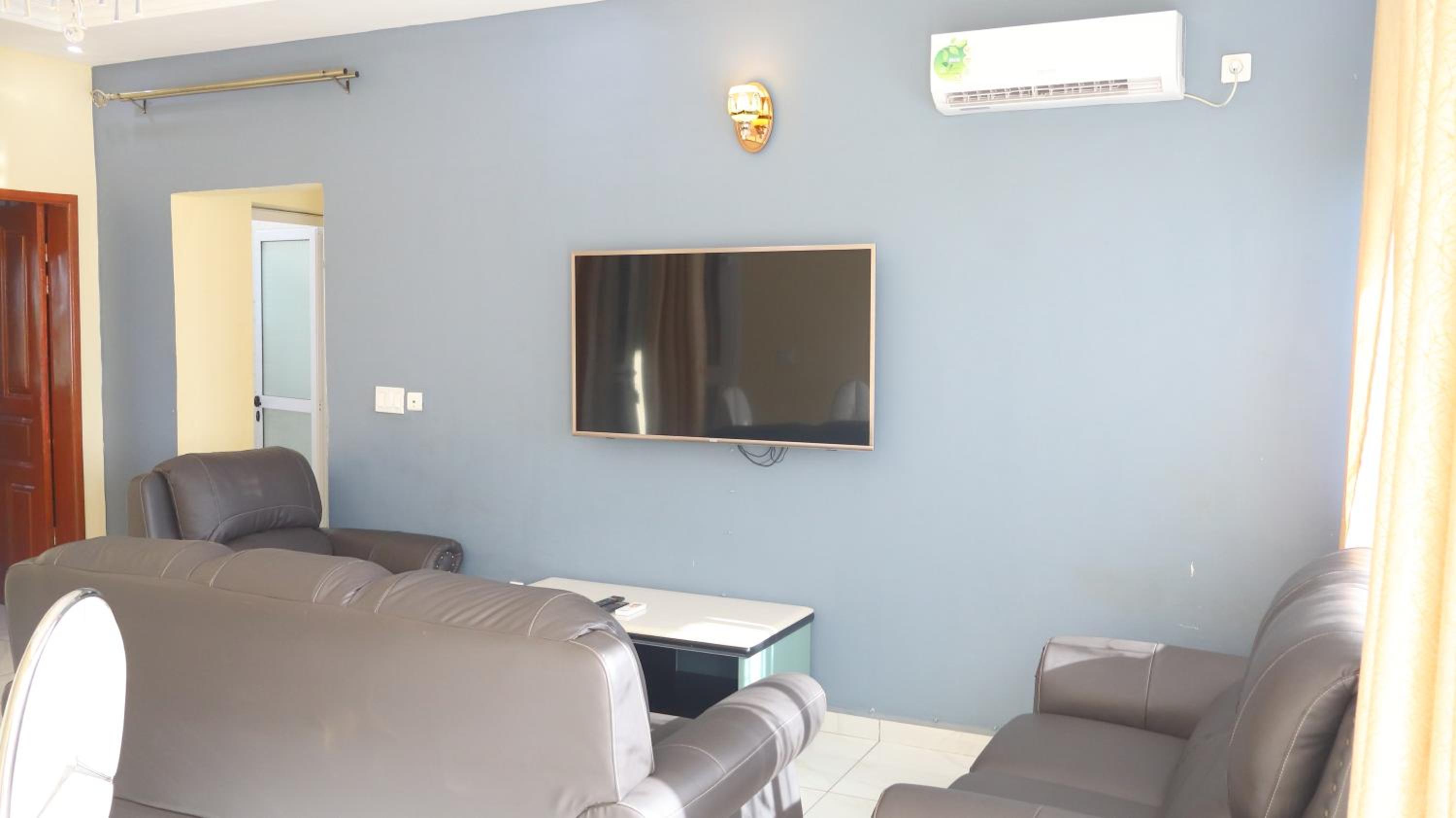 Primeshare Luxury apart with swimming pool, parking, playground and restaurant