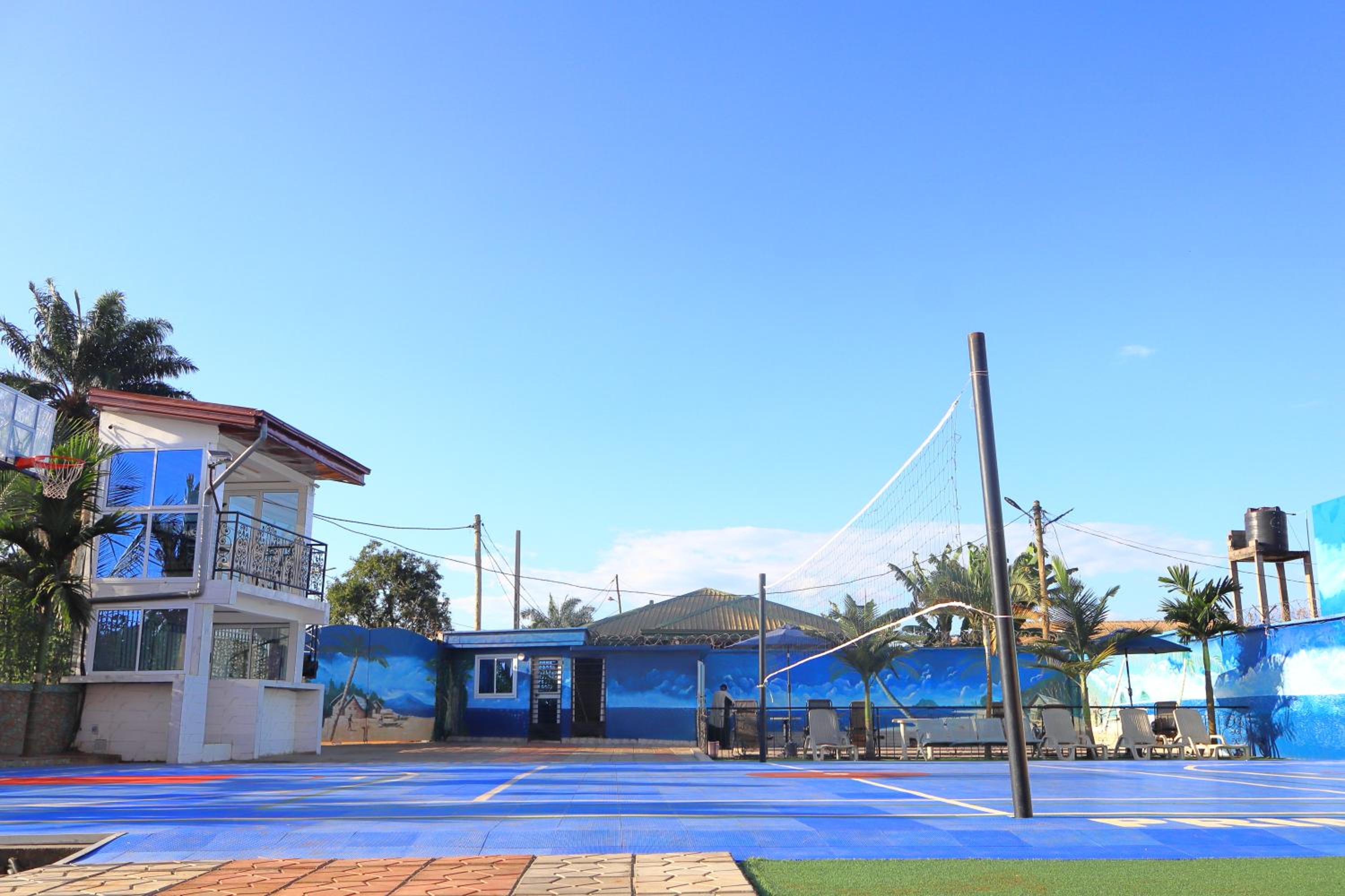 Primeshare Luxury apart with swimming pool, parking, playground and restaurant