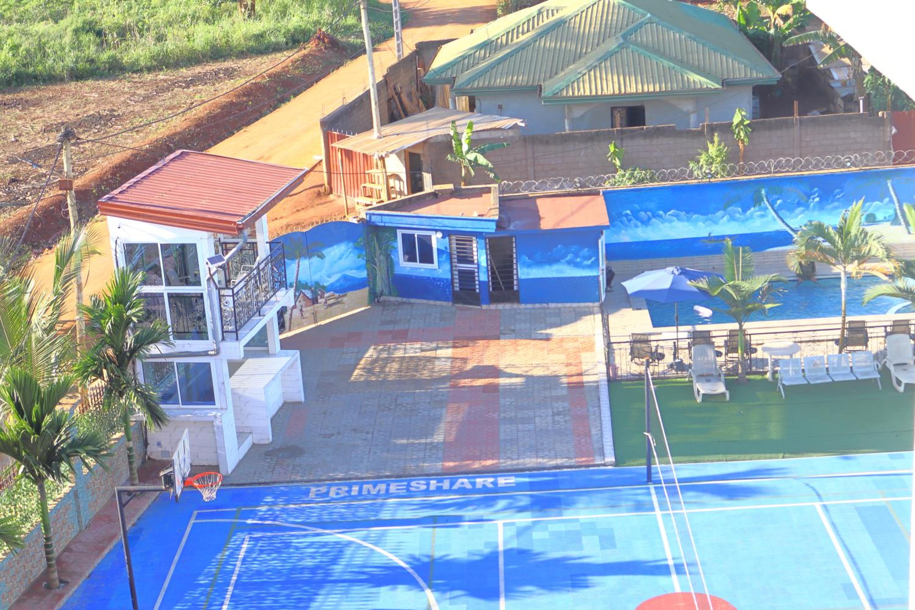 Primeshare Luxury apart with swimming pool, parking, playground and restaurant