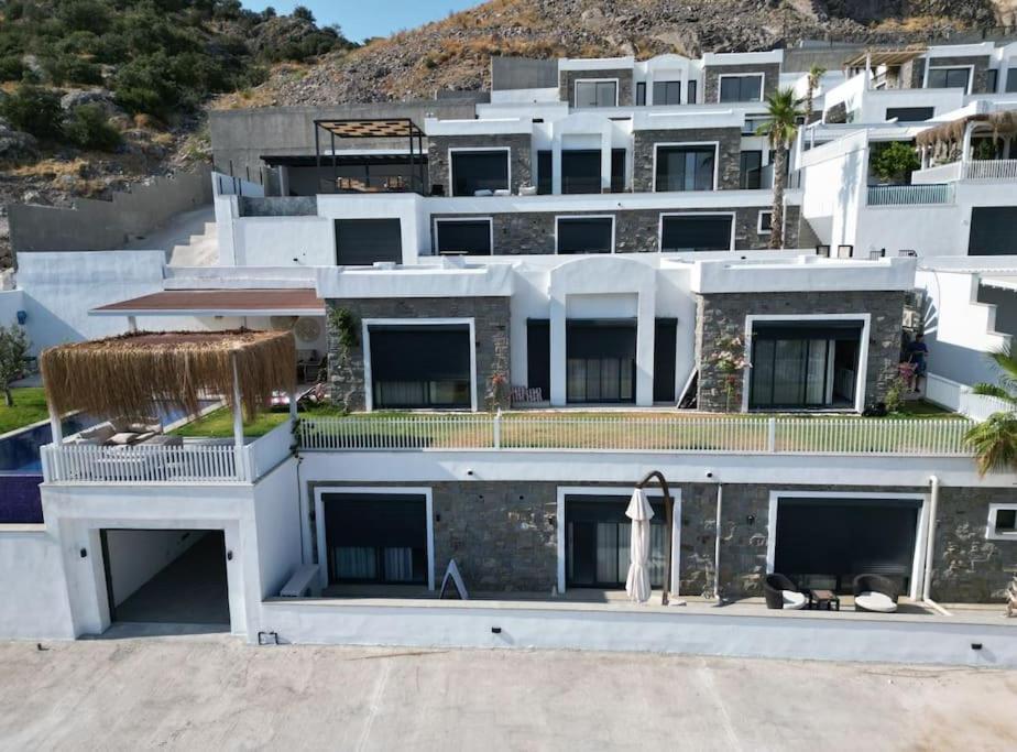 Villa YAKA