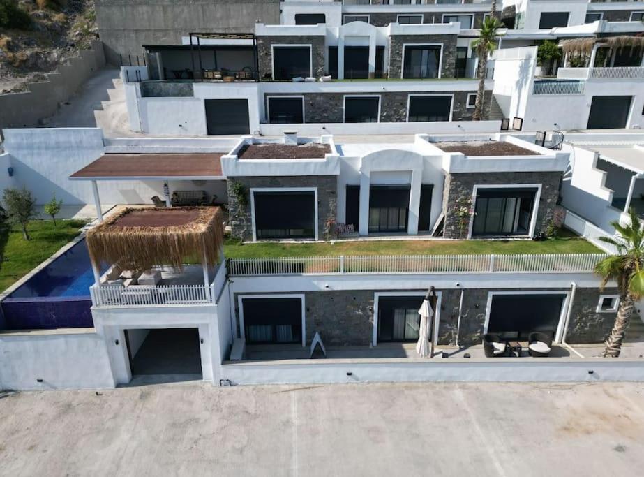 Villa YAKA