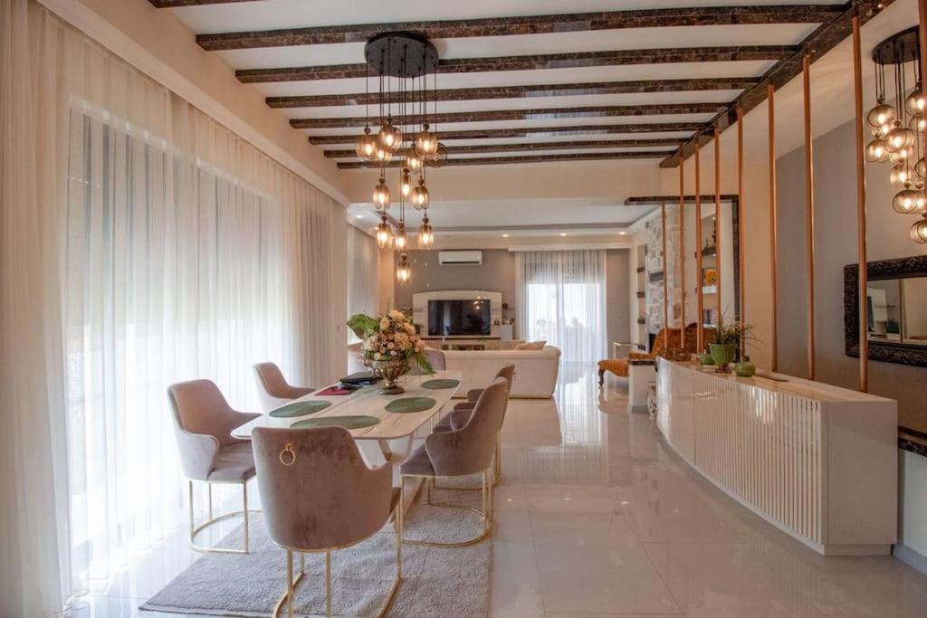 Villa YAKA