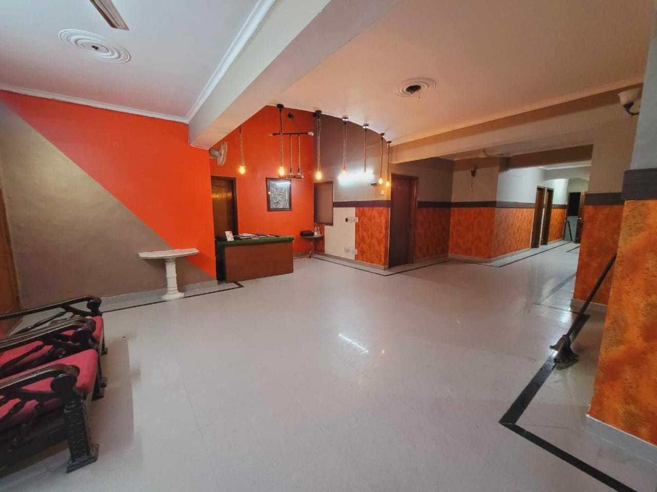 Lobby & Reception
