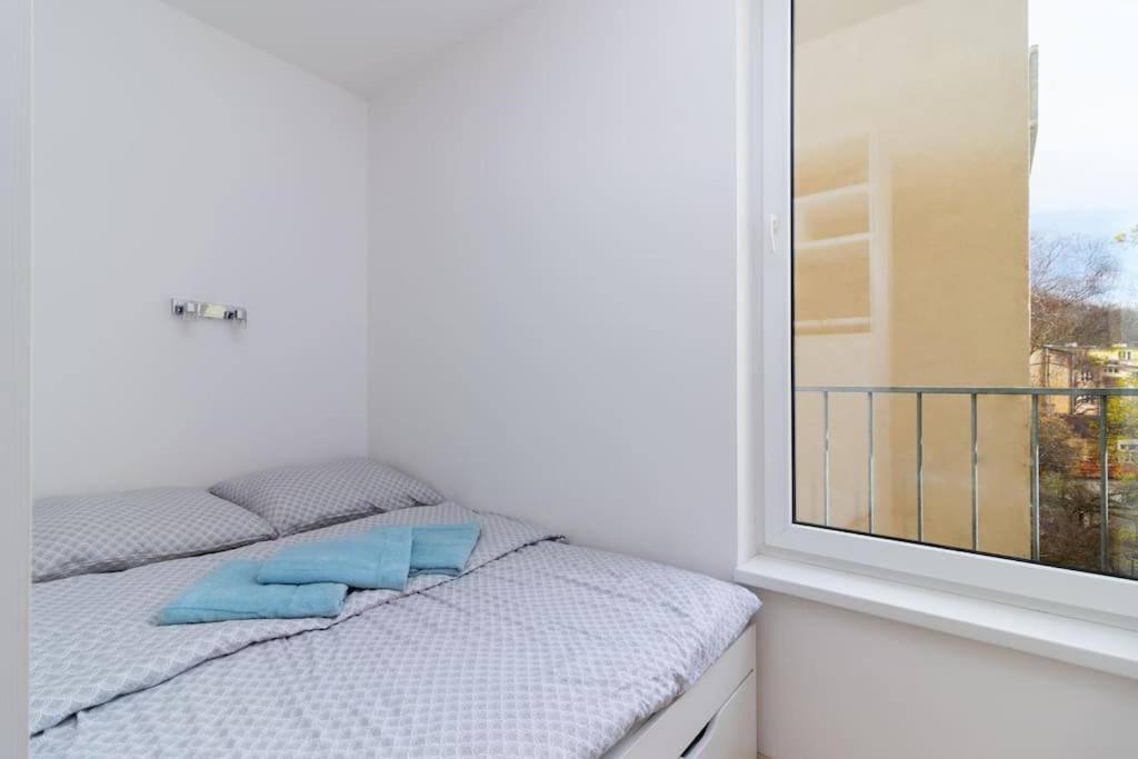 Peace and Comfort Near Center with Balcony, 500MB WIFI