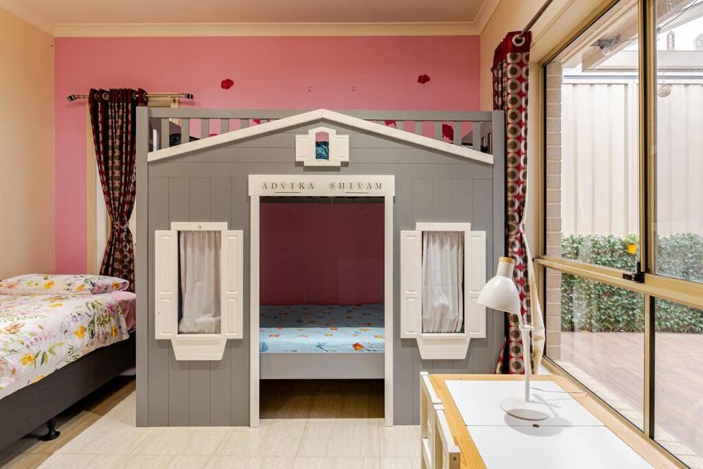 Morden Elegant 4 Bedroom House