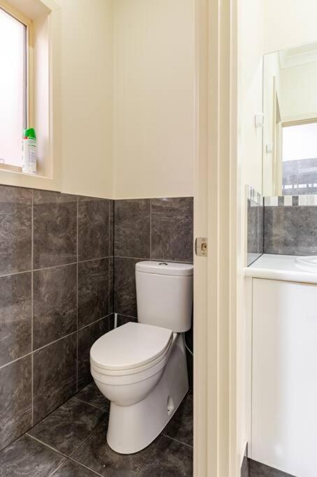 Morden Elegant 4 Bedroom House