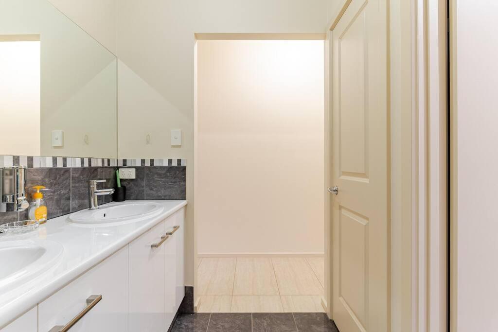 Morden Elegant 4 Bedroom House