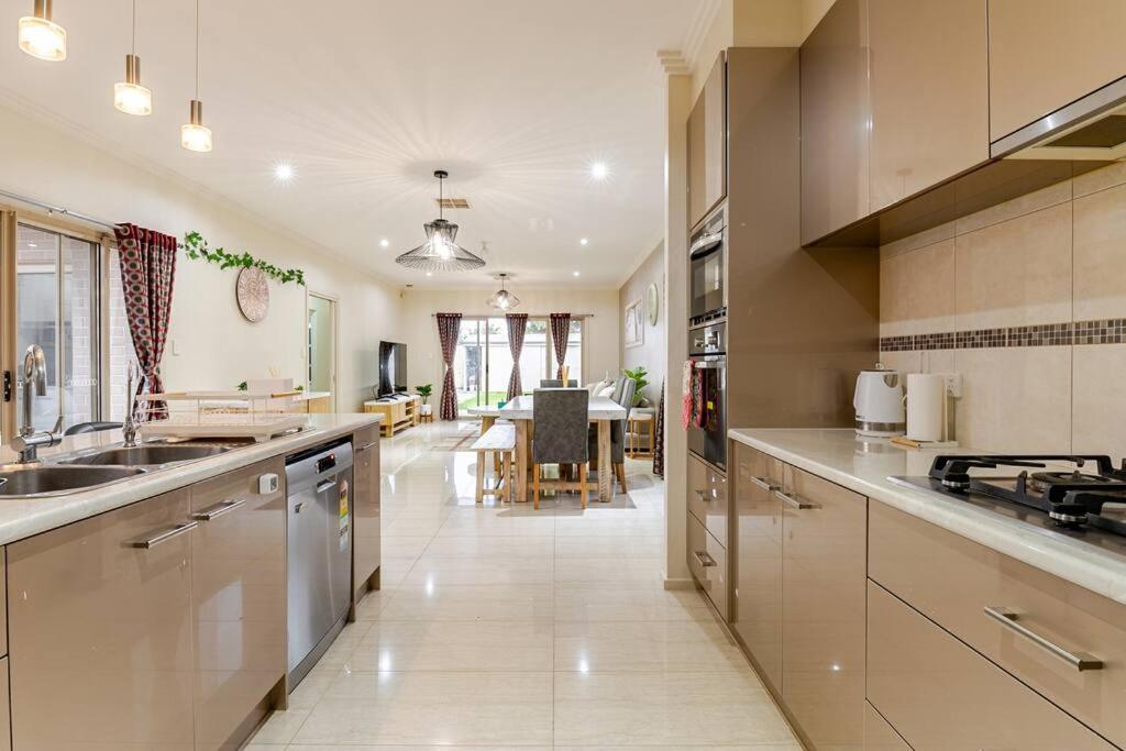 Morden Elegant 4 Bedroom House
