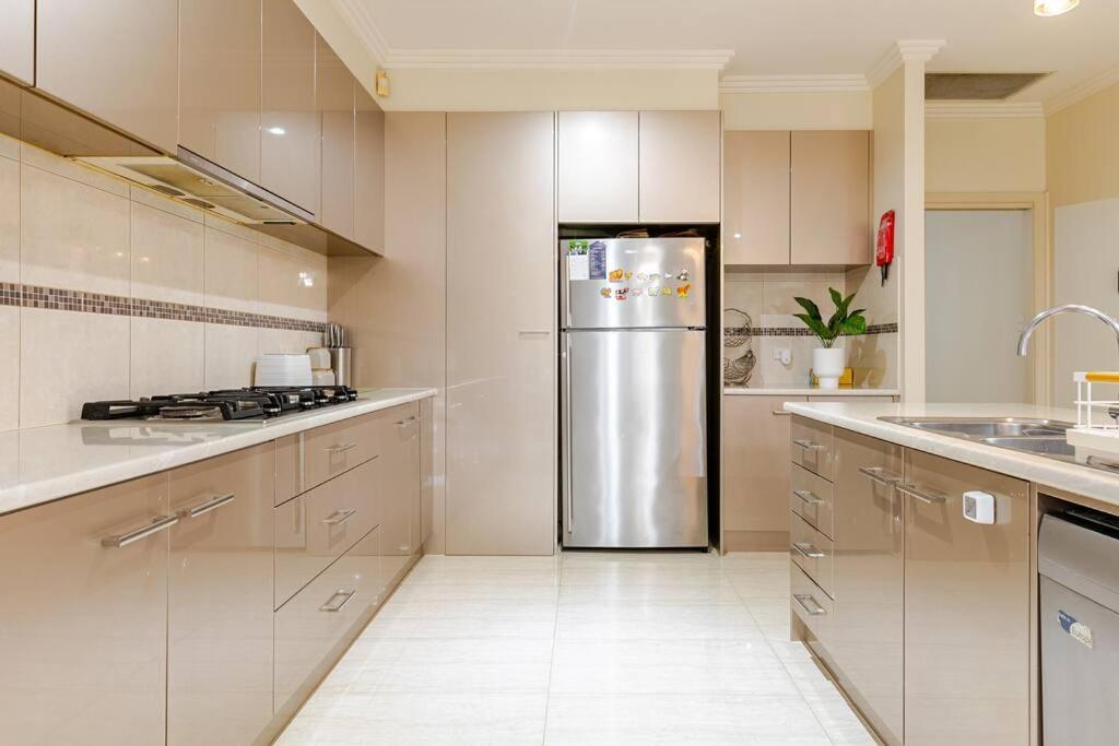 Morden Elegant 4 Bedroom House
