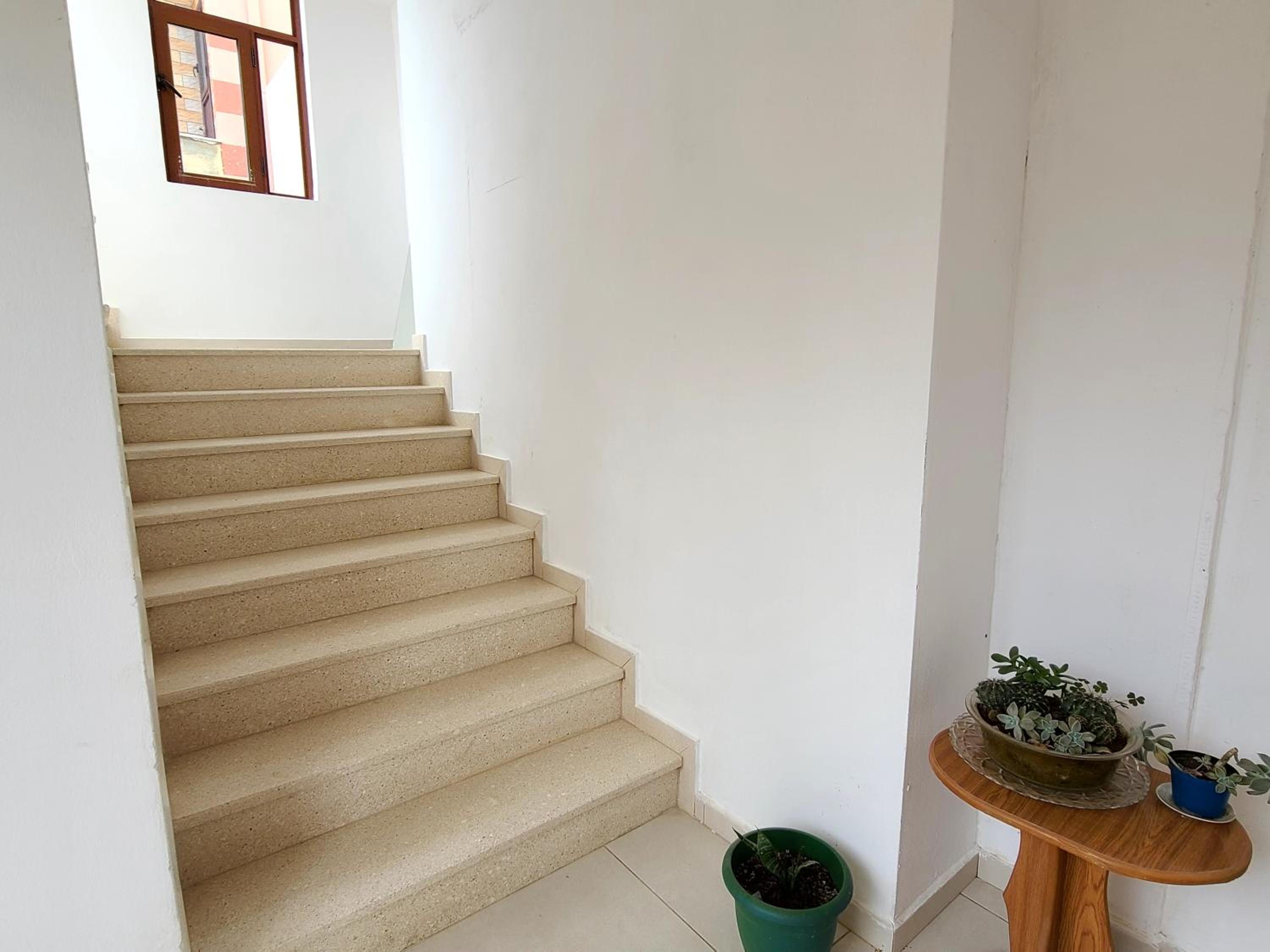 Arli Eris Rent rooms