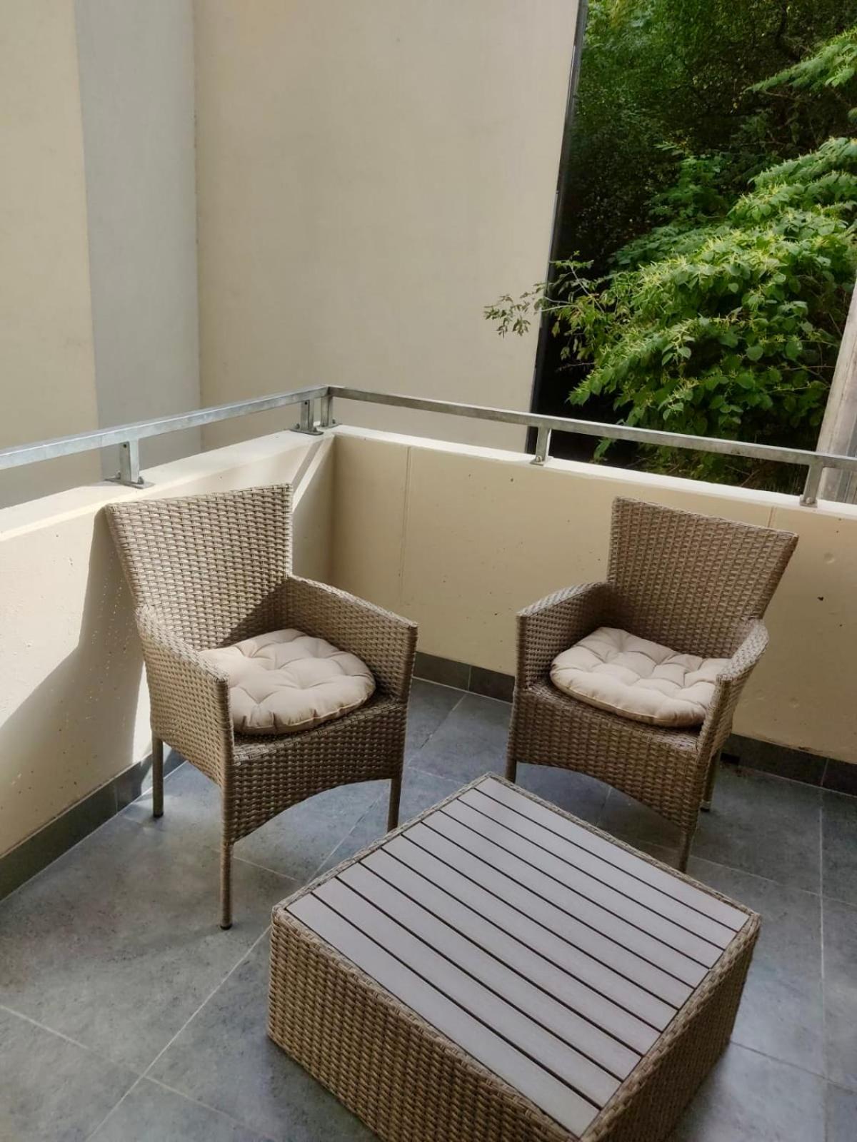 Peace and Comfort Near Center with Balcony, 500MB WIFI