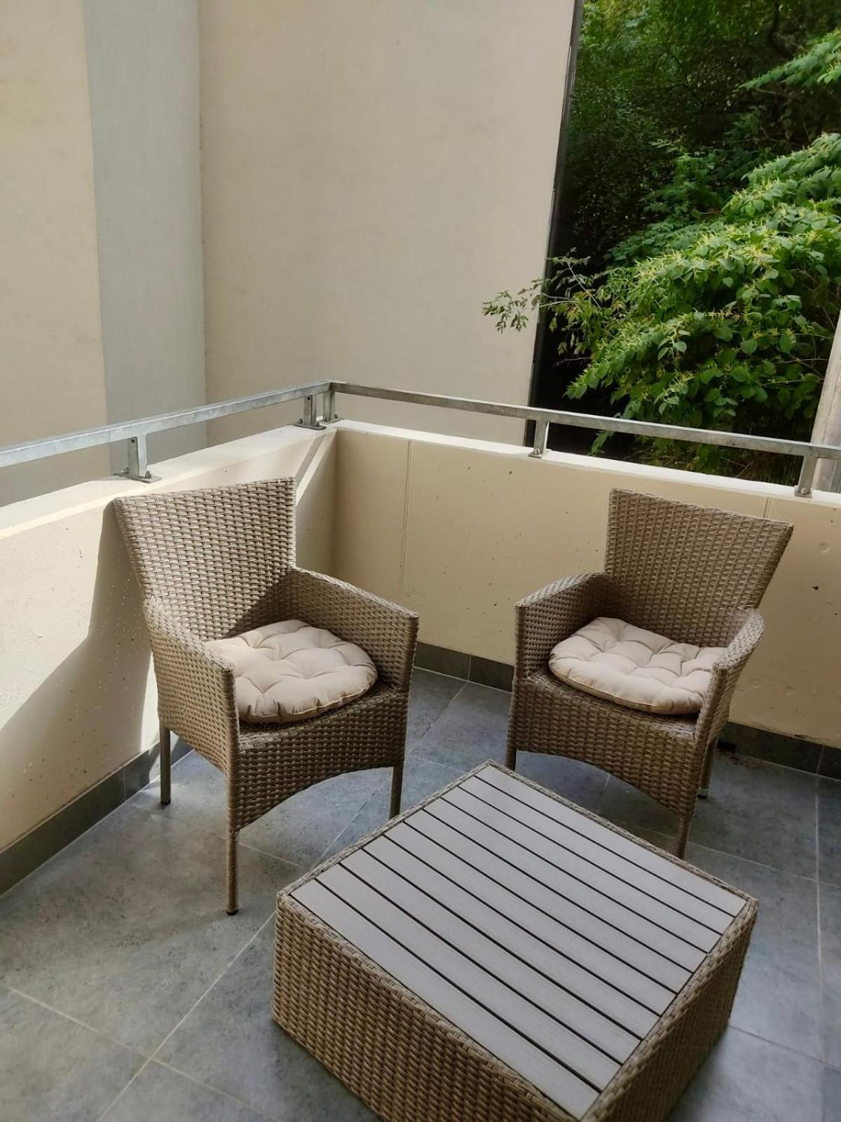 Peace and Comfort Near Center with Balcony, 500MB WIFI