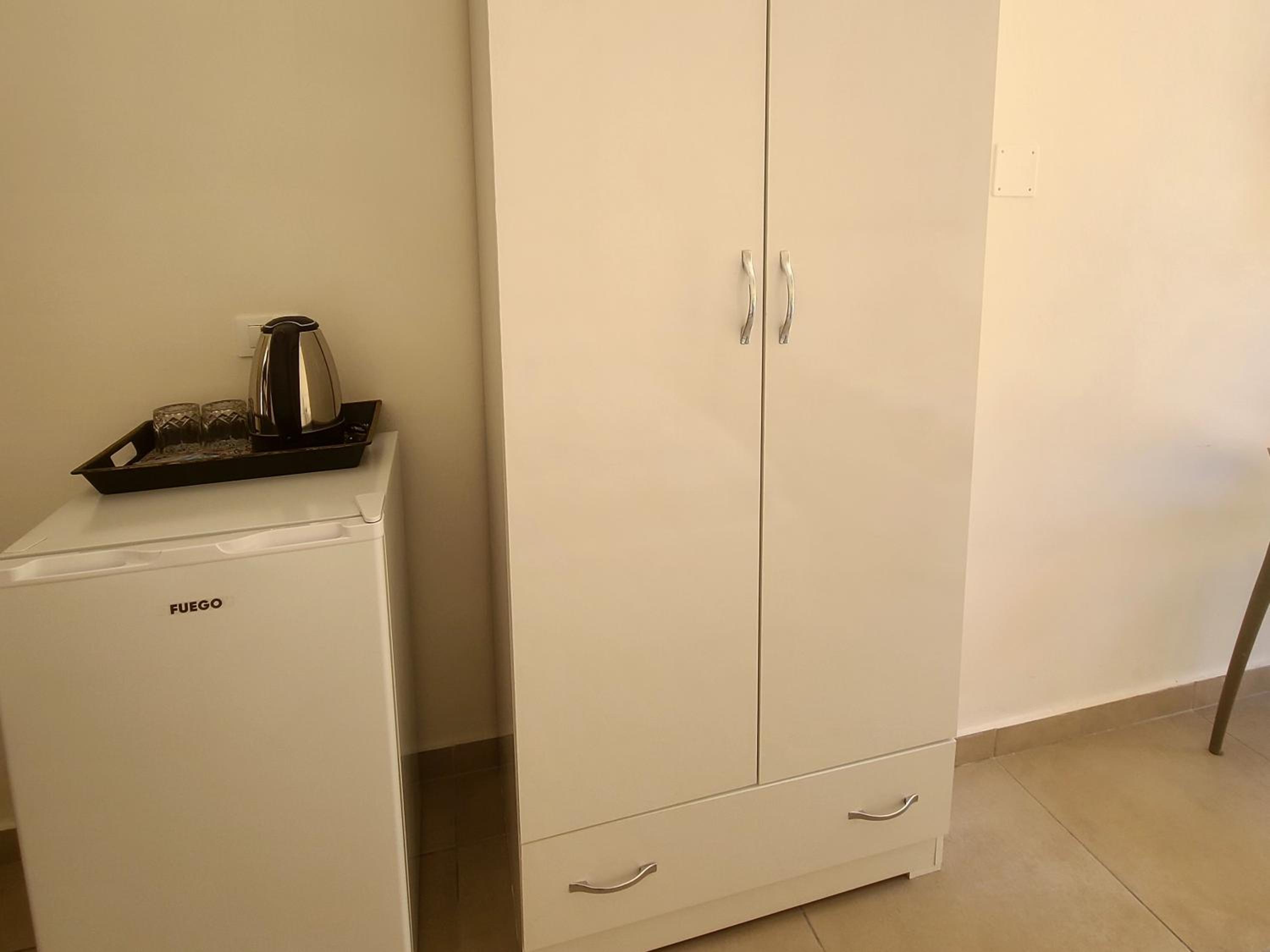 Arli Eris Rent rooms