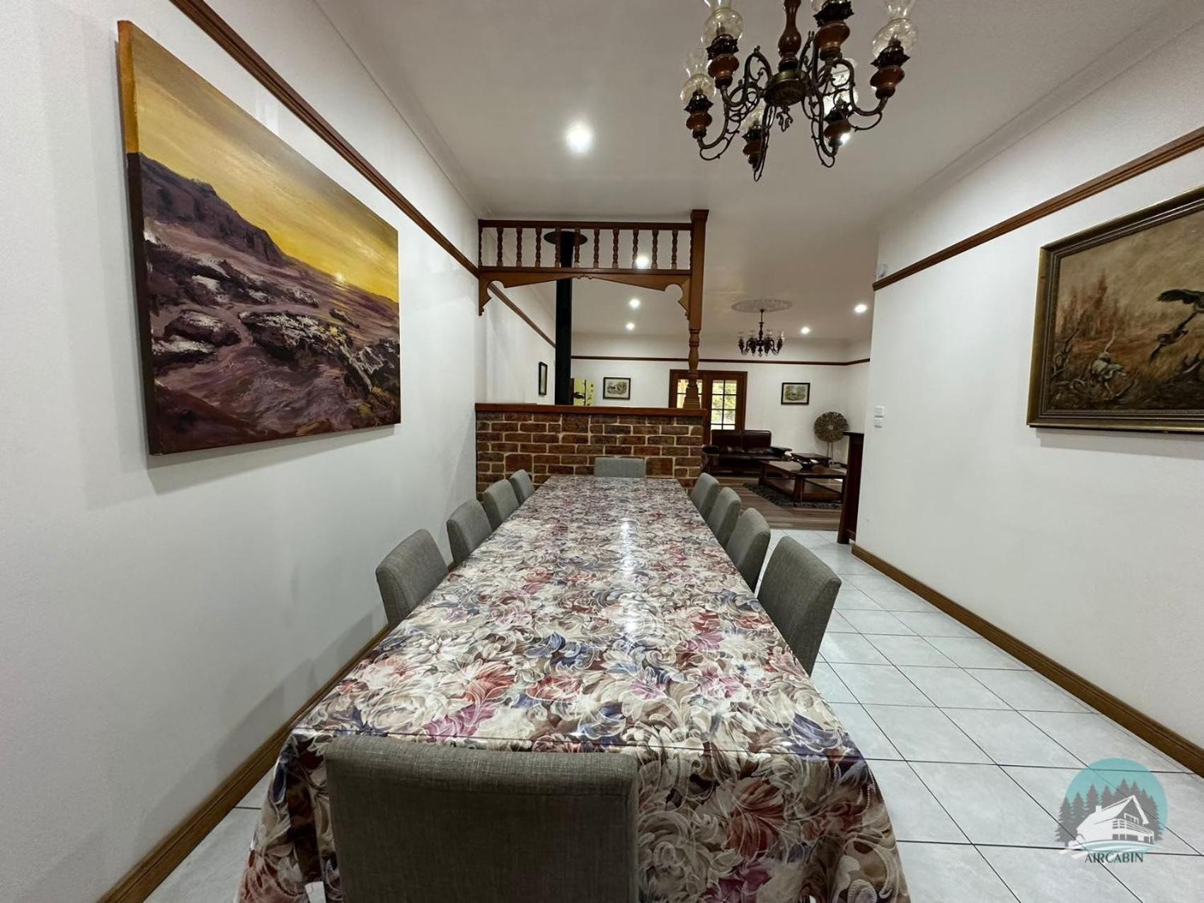 Aircabin - KANGY ANGY - Rural Retreat 4 Bedrooms