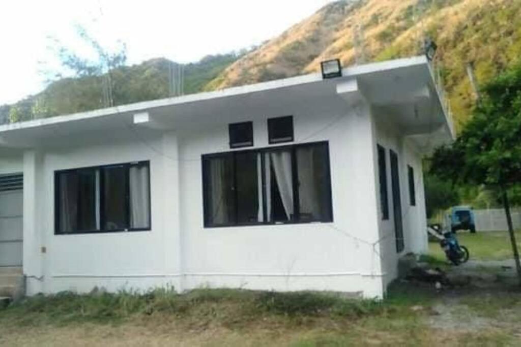 The White House Pundaquit, Zambales