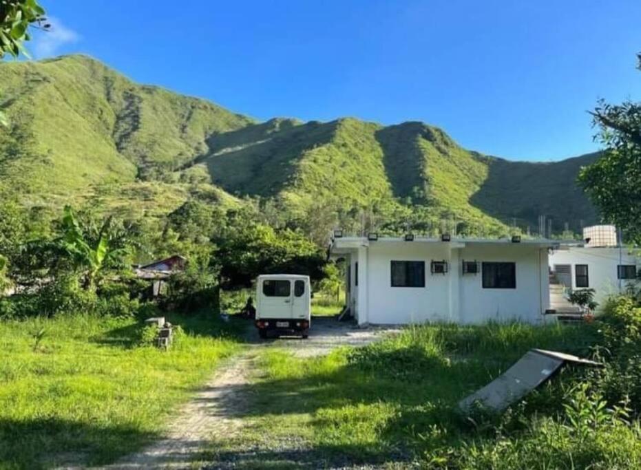 The White House Pundaquit, Zambales