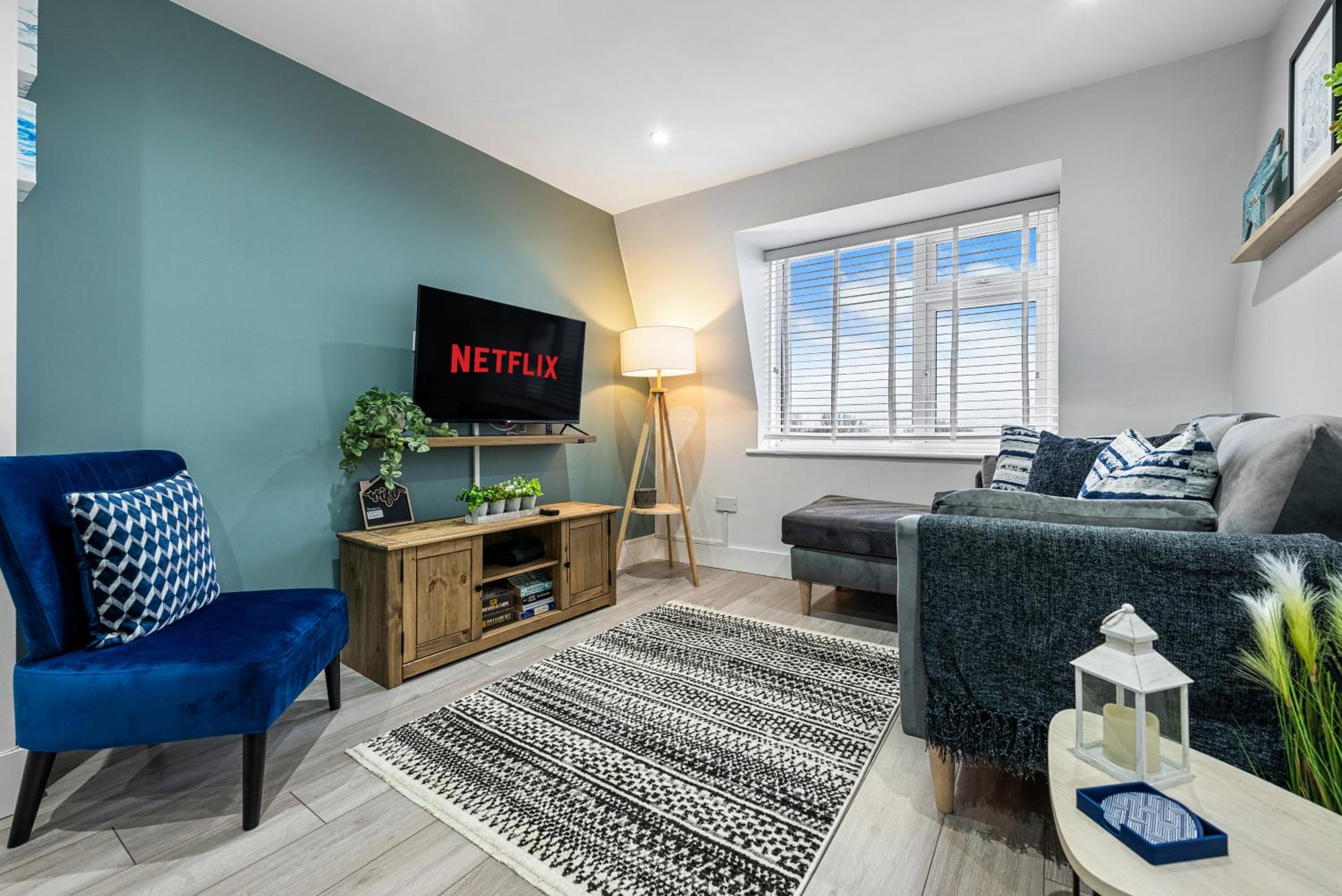 Stunning, Spacious & Cosy 2-Bedroom Southsea Apartment, with Great Panoramic Views, Free Parking Permit, Sleeps 4 SUMMER SPECIAL OFFER - by Blue Puffin Sta view 2