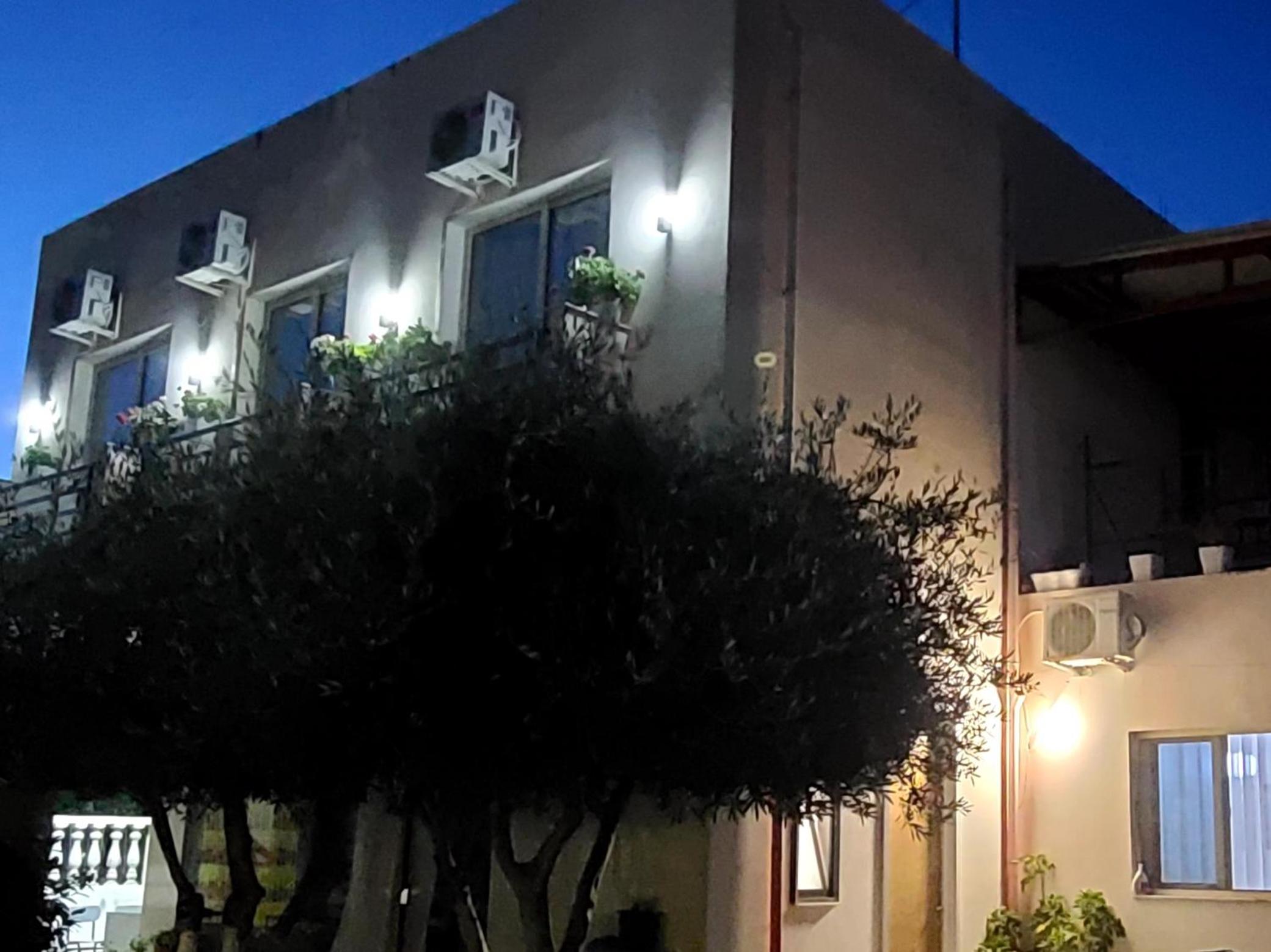 Arli Eris Rent rooms