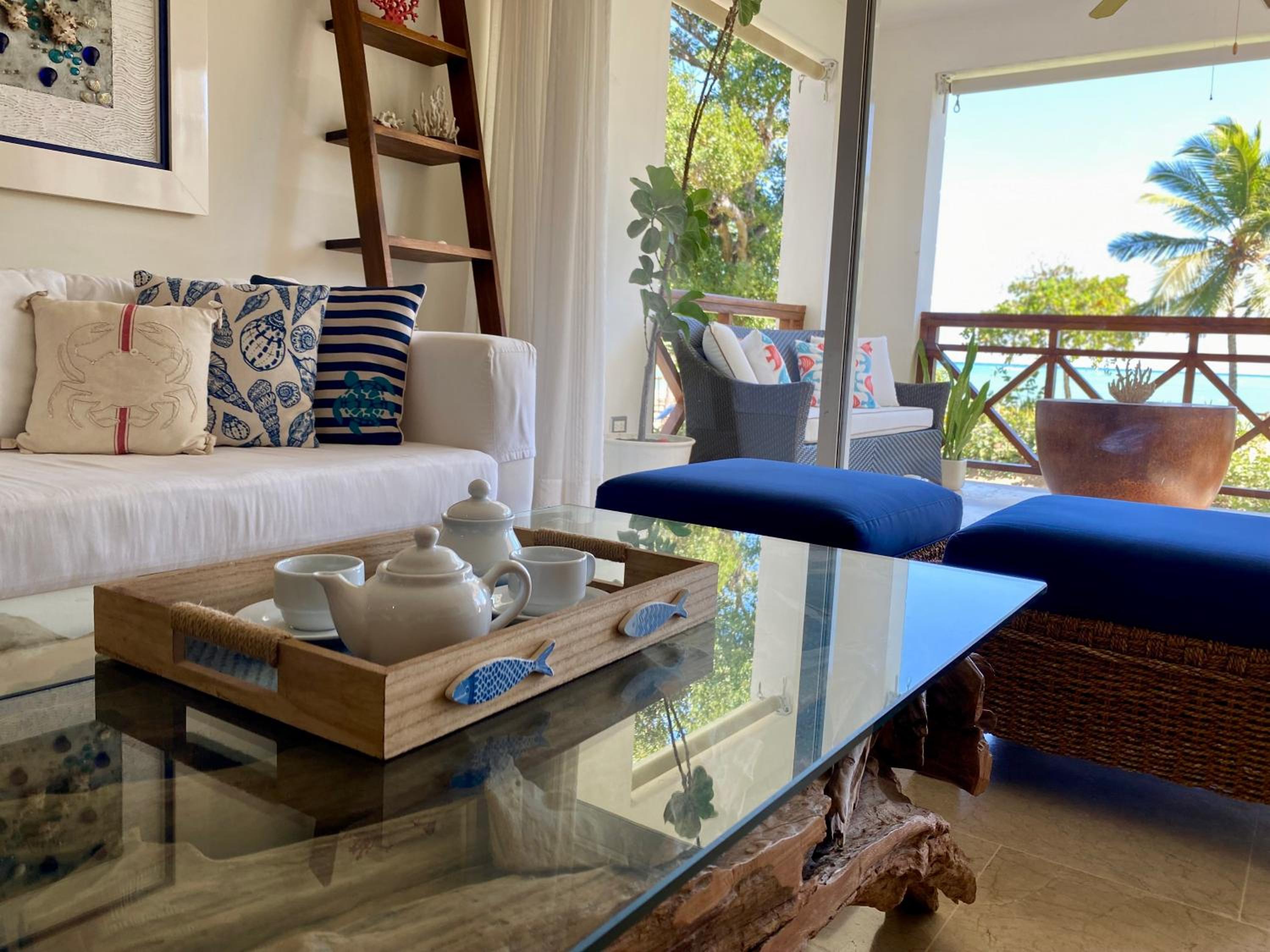 Blue View Beachfront Apartment with Ocean View