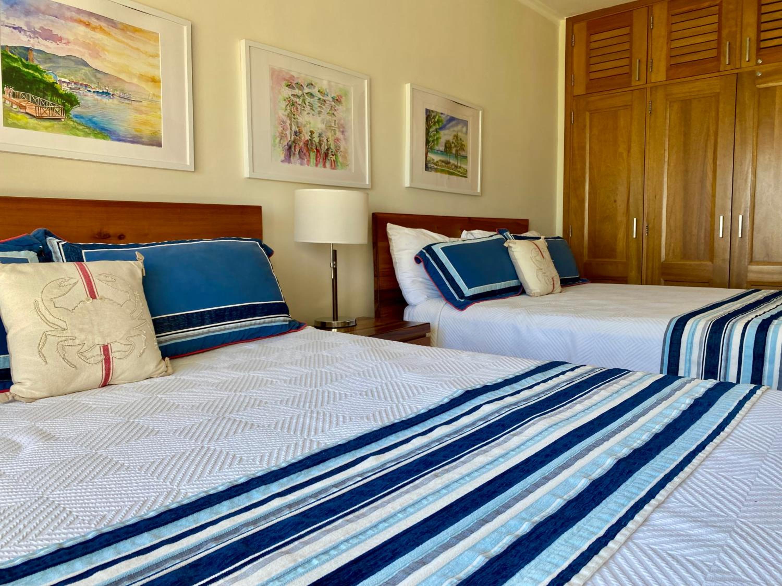 Blue View Beachfront Apartment with Ocean View
