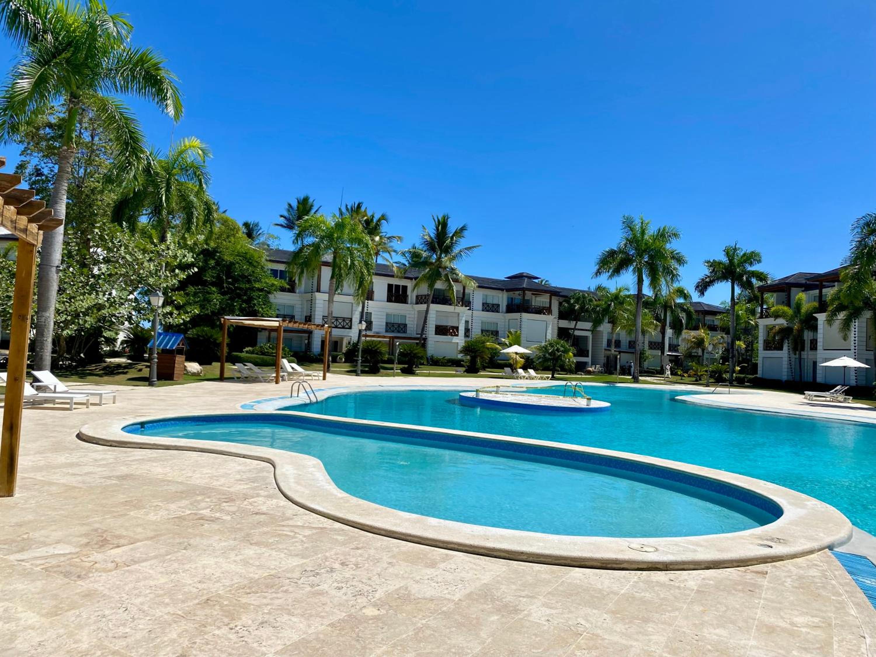 Blue View Beachfront Apartment with Ocean View