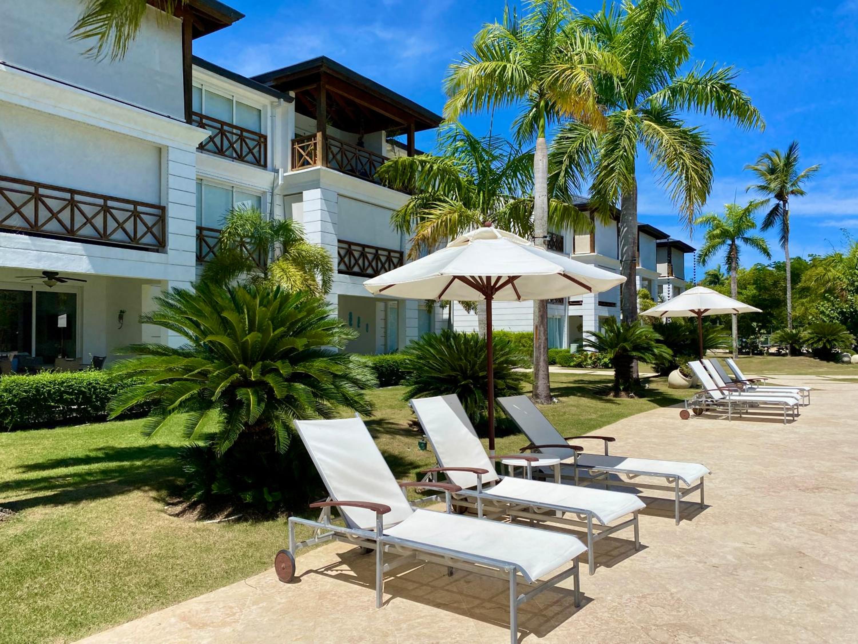 Blue View Beachfront Apartment with Ocean View