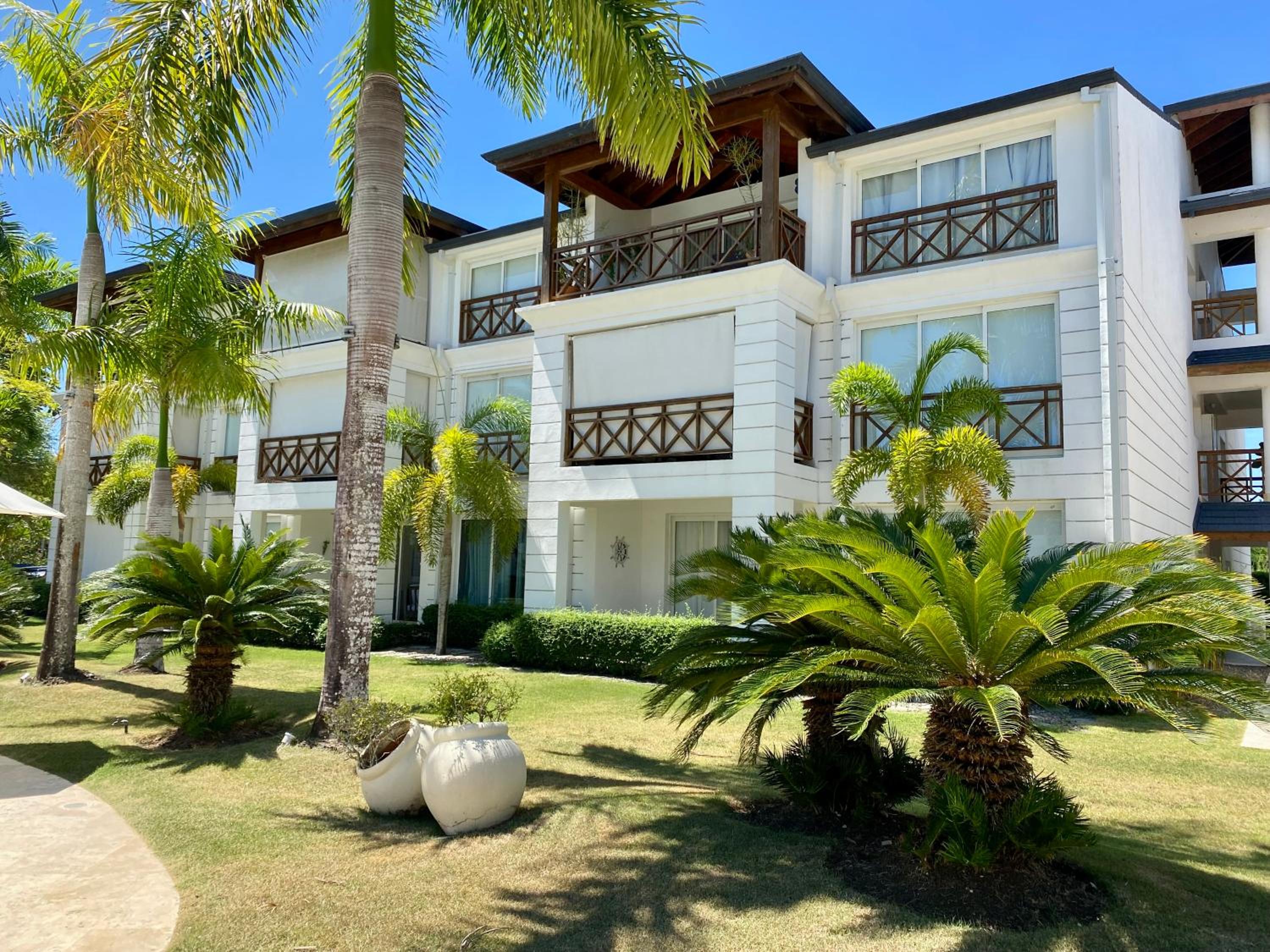 Blue View Beachfront Apartment with Ocean View